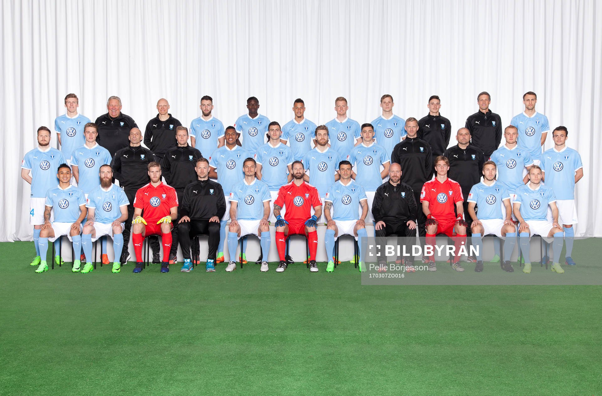 Malmö FFs poserar för en lagbild den 7 mars 2017 i Malmö. Bakre ledet fr. v. Teddy Bergqvist, materialansvarig Swidde Nilsson, Idrottspsykolog Sverker Fryklund, Erdal Rakip, Pa Konate, Tobias Sana, Anders Christiansen, Erik Andersson, fystränare Ben Rosen, assisterande tränare Jens Fjellström, Magnus Wolff Eikrem. Mittenledet fr. v. Lasse Nielsen, Mattias Svanberg, massageterapeut Greger Andrijevski, sjukgymnast Jesper Robertsson, Felipe Carvalho, Alexander Jeremejeff, Rasmus Bengtsson, Dennis Hadzikadunic, sjukgymnast Alexander Nilsson, målvaktstränare Jonnie Fedel, Franz Brorsson, Andreas Vindheim. Sittande fr. v. Yoshimar Yotun, Jo Inge Berget, Fredrik Andersson, tränare Magnus Pehrsson, Markus Rosenberg, Johan Wiland, Behrang Safari, assisterande tränare Olof Persson, Mathias Nilsson, Anton Tinnerholm, Oscar Lewicki.