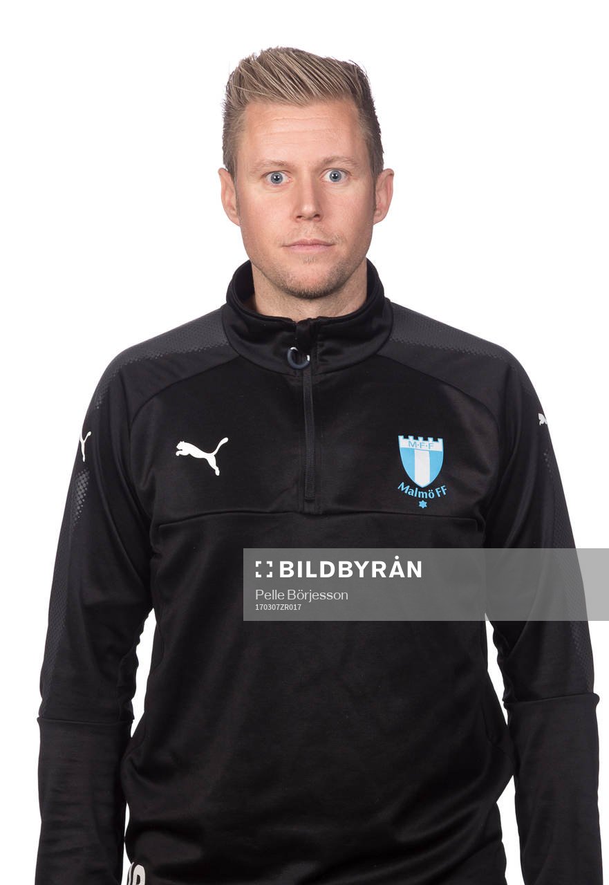 Malmö FFs leg. Fysioterapeut Jesper Robertsson poserar för ett porträtt den 7 mars 2017 i Malmö.