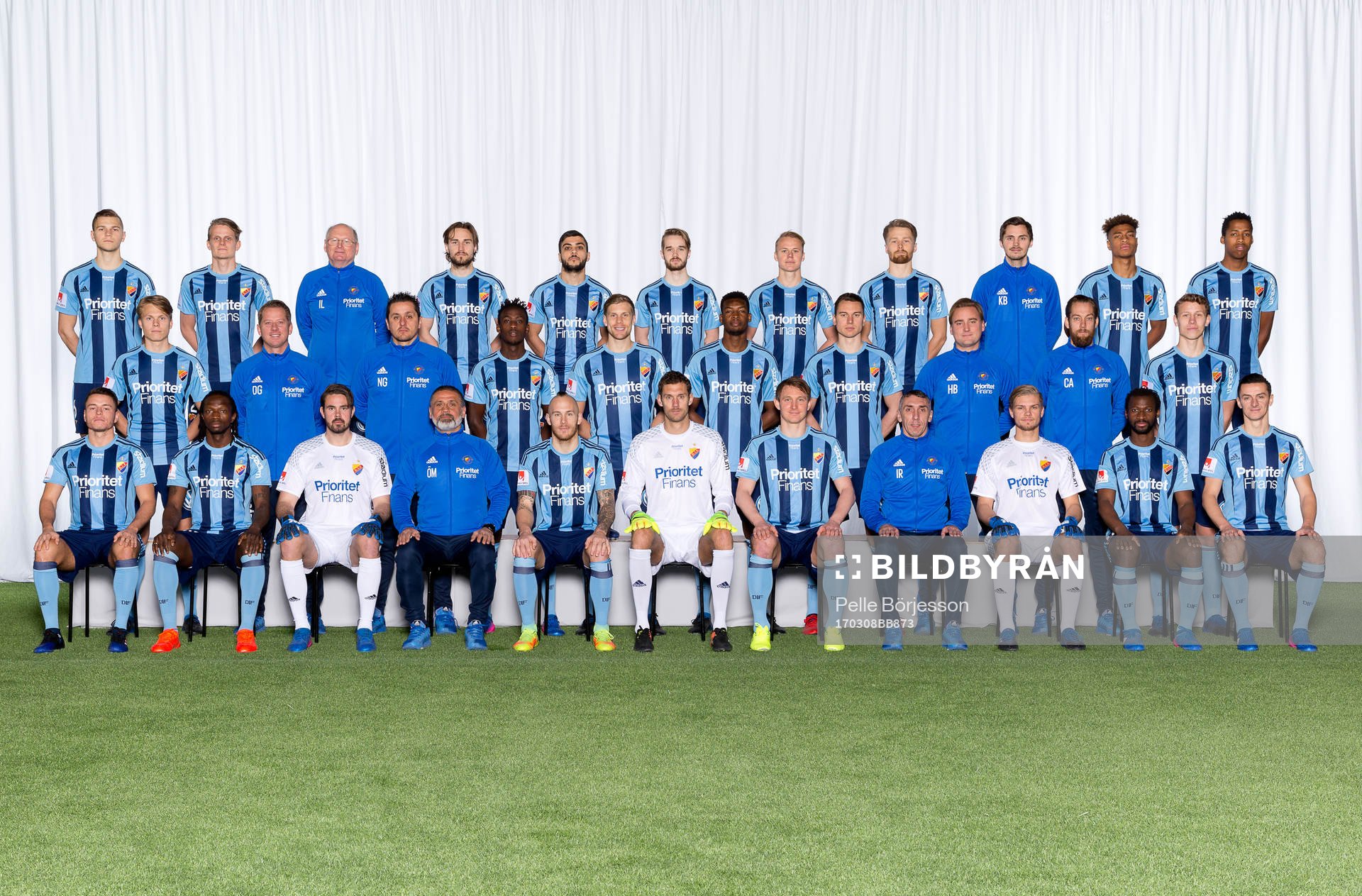 Djurgården poserar för en lagbild den 8 mars 2017 i Stockholm. Bakre ledet fr. v. Jesper Karlström, Tim Björkström, materialansvarig Inge Lindström, Kevin Walker, Othman El Kabir, Daniel Berntsen, Elliot Käck, Jacob Une Larsson, naprapat Karl Barrling, Joseph Ceesay, Malili Mayambela. Mittenledet fr. v. Jonathan Augustinsson, lagledare Daniel Granqvist, målvaktstränare Nikolaos Gkoulios, Tinotenda Kadewere, Niklas Gunnarsson, Souleymane Kone, Marcus Hansson, assisterande tränare Hugo Berggren, naprapat Christian Andersson, Marcus Enström. Sittande fr. v. Kerim Mrabti, Kebba Ceesay, Tommi Vaiho, tränare Özcan Melkemichel, Magnus Eriksson, Andreas Isaksson, Kim Källström, assisterande tränare Ivan Ristic, målvakt Oscar Jonsson, Amadou Jawo, Haris Radetinac.