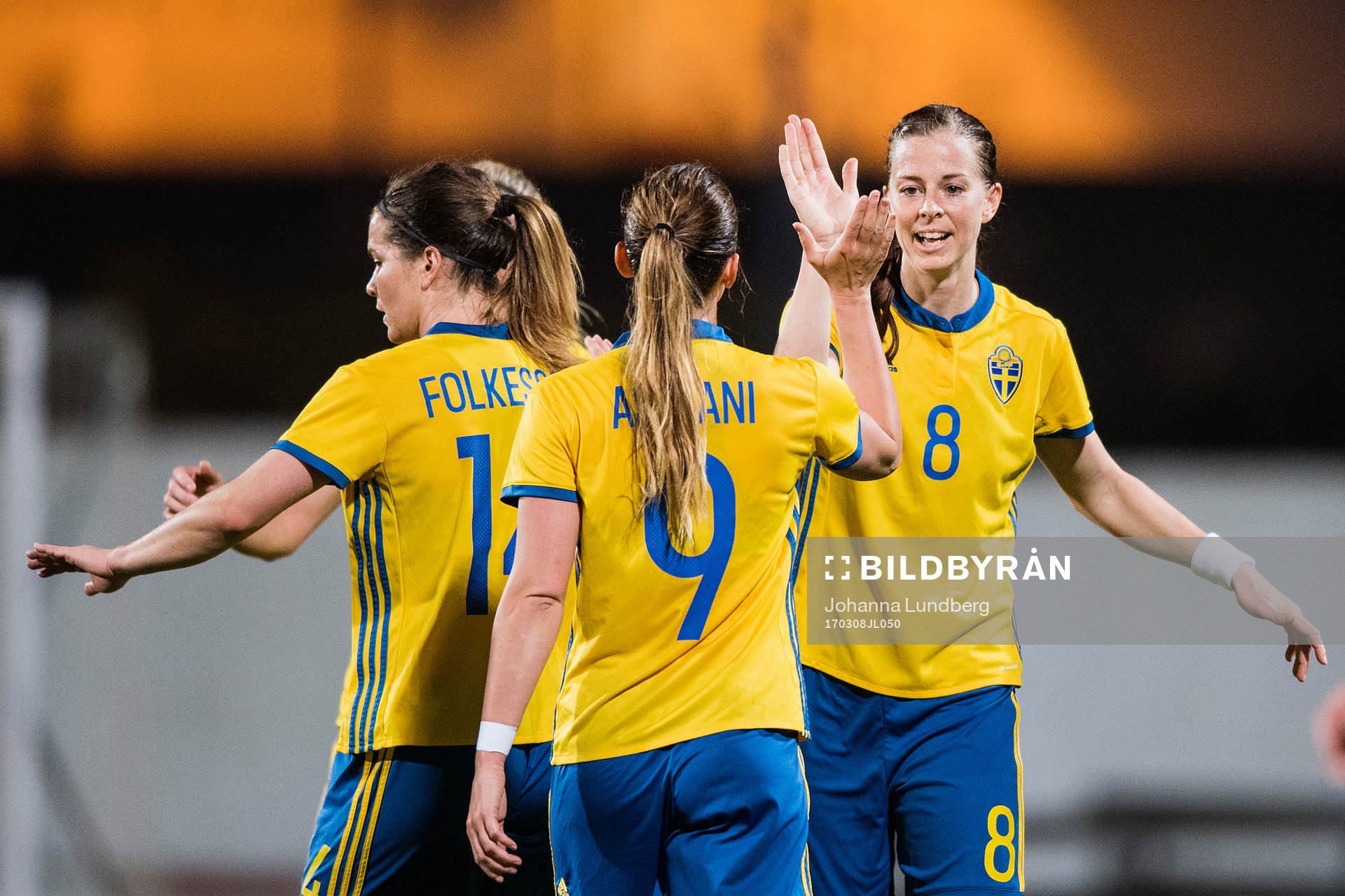 Sveriges Hanna Folkesson, Kosovare Asllani och Lotta