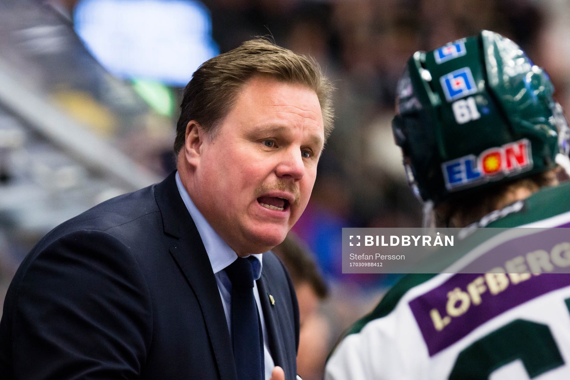 Färjestads tränare Leif Carlsson coachar