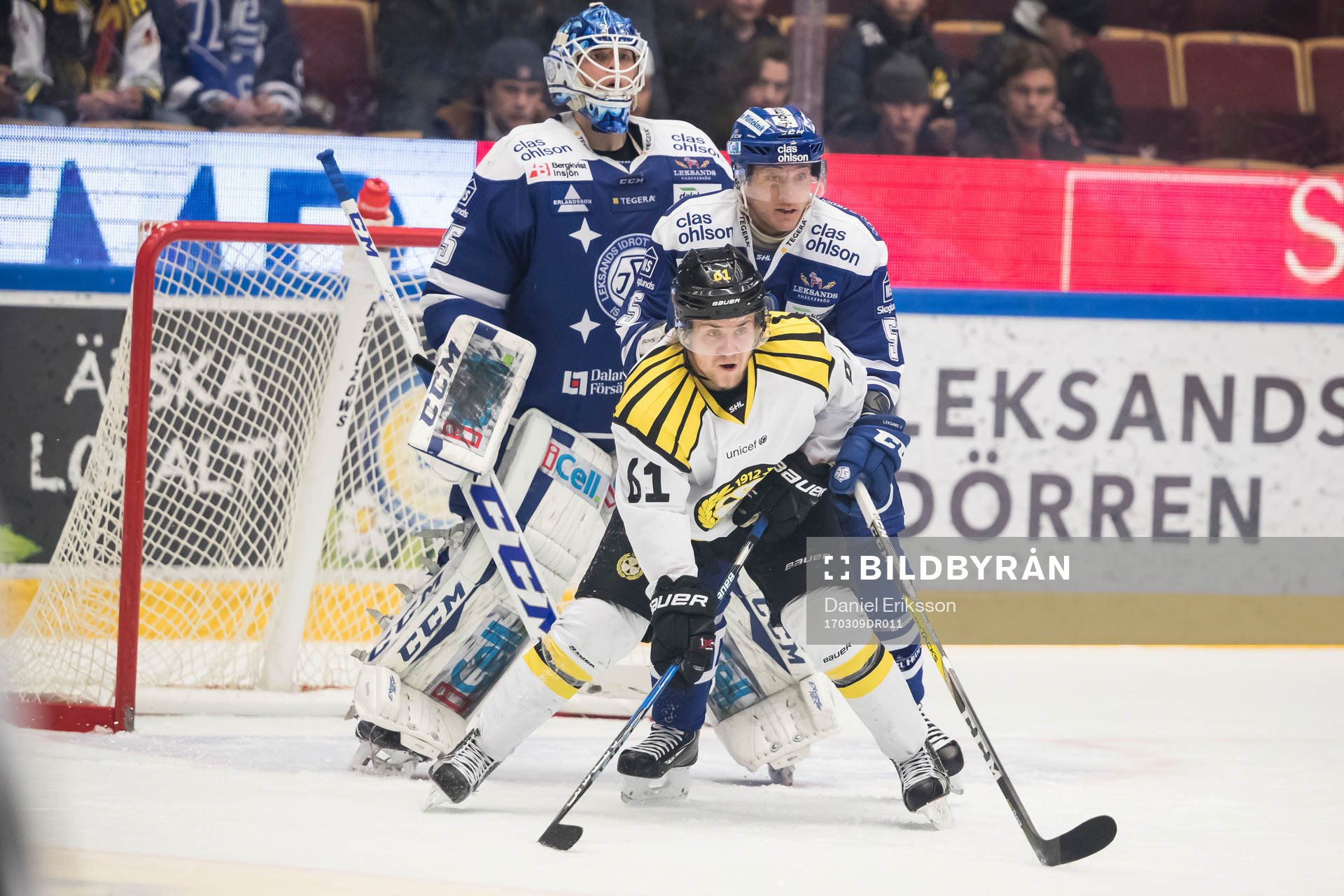 Brynäs Juuso Ikonen och Leksands Benjamin Youds framför