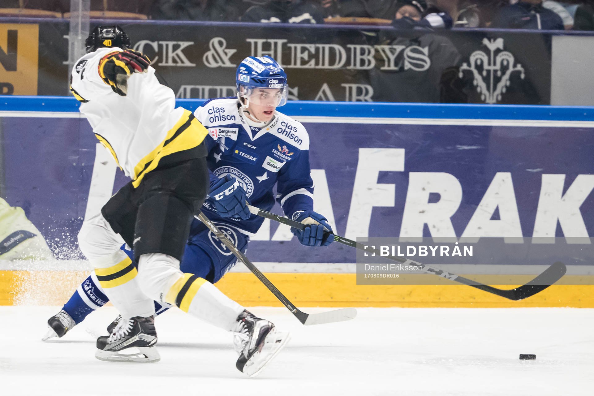 Leksands Oskar Lang och Brynäs Jesper Jensen i kamp om