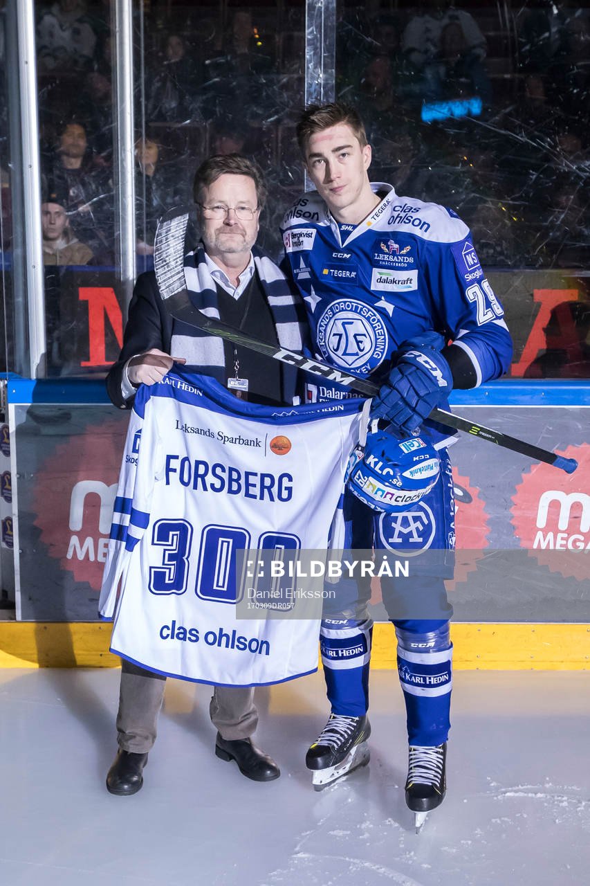 Leksands Tobias Forsberg hyllas för 300 matcher innan