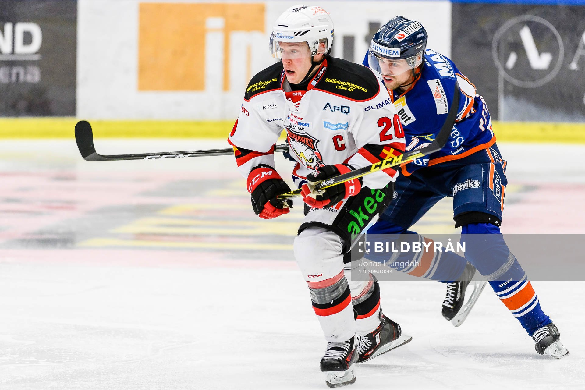 Malmö Redhawks Erik Forssell jagas av Växjös Emil