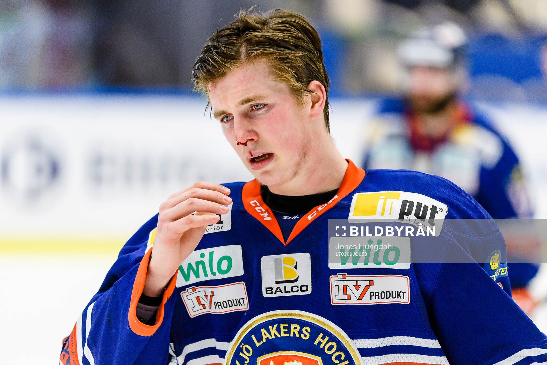 Växjös Nils Carnbäck blöder