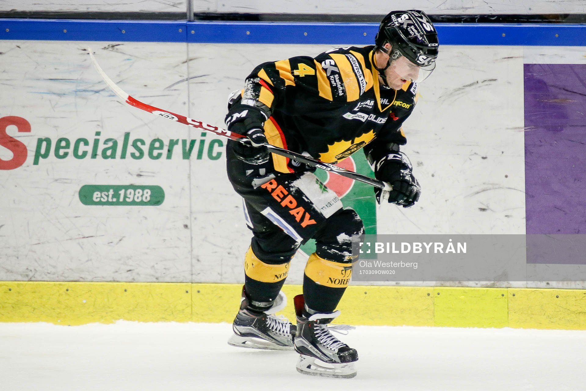 Skellefteås Bud Holloway grinar illa