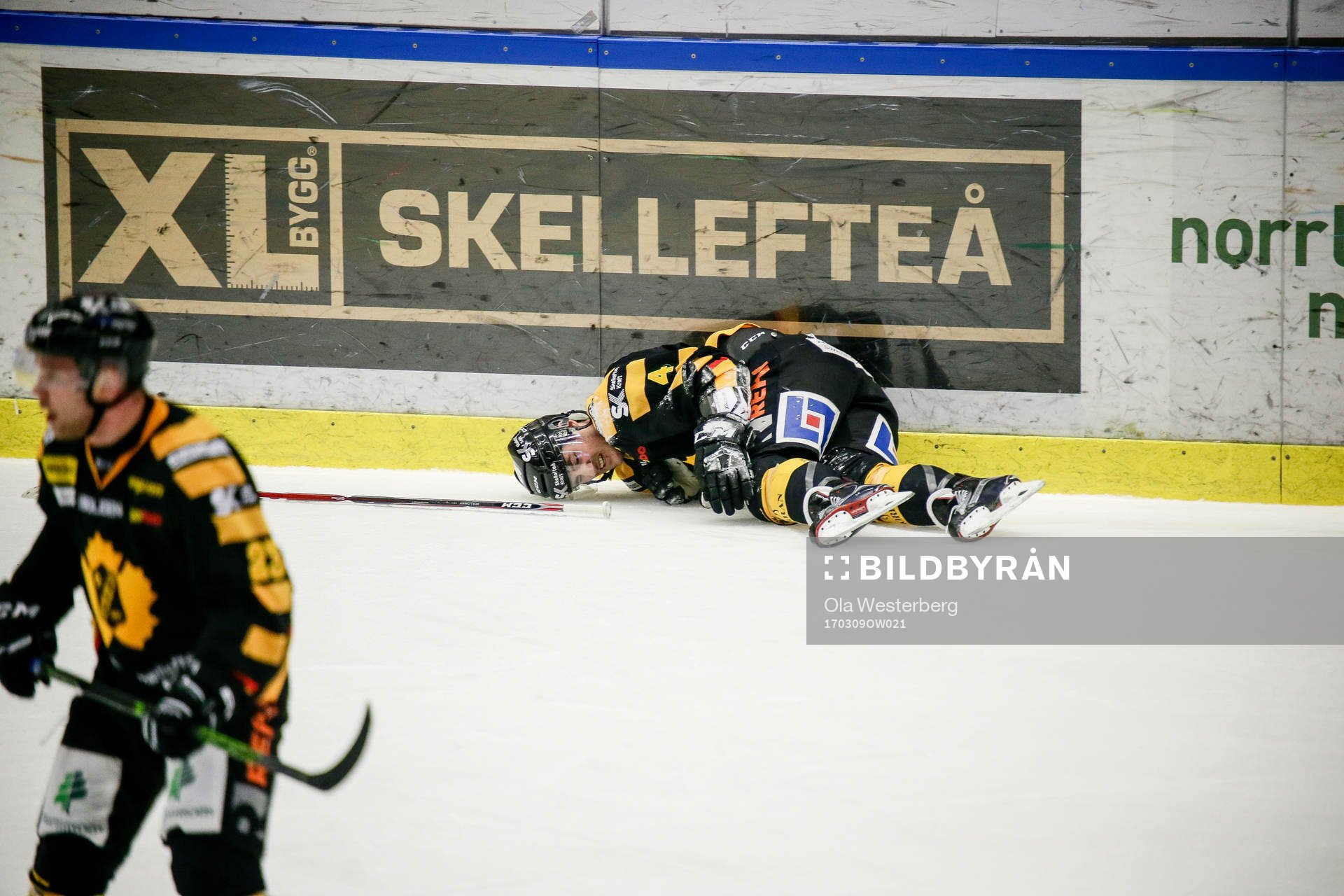 Skellefteås Bud Holloway grinar illa
