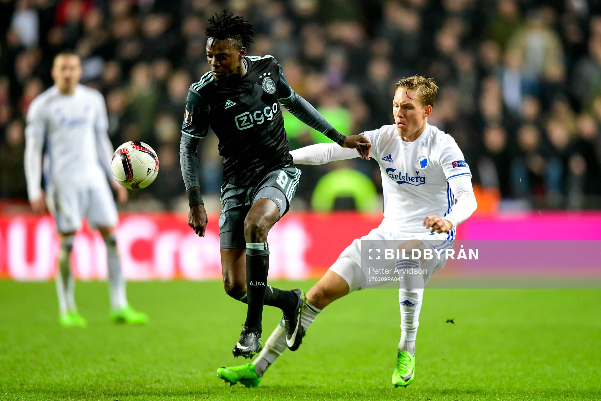 Ajaxs Bertrand Traore och FC Köpenhamns Ludwig Augustinsson