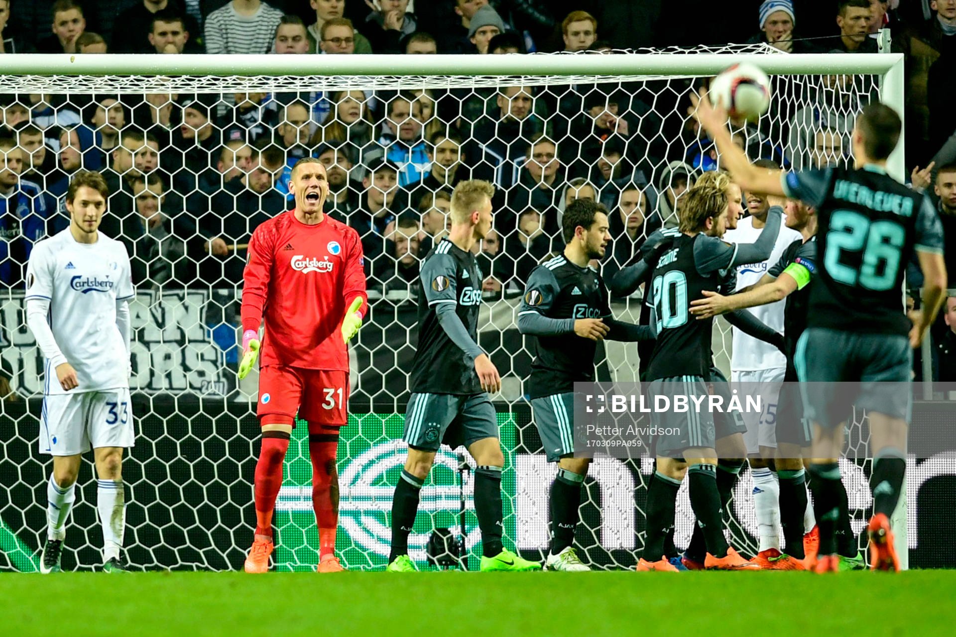 FC Köpenhamns målvakt Robin Olsen deppar