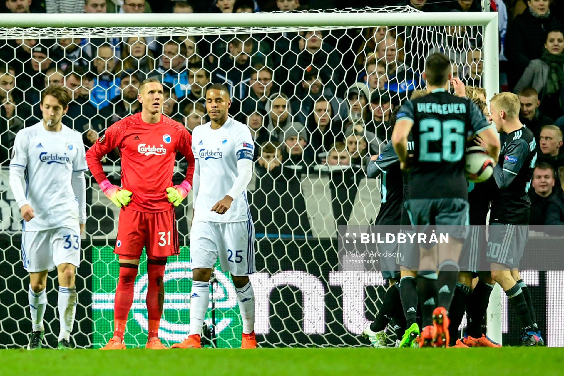 FC Köpenhamns målvakt Robin Olsen deppar