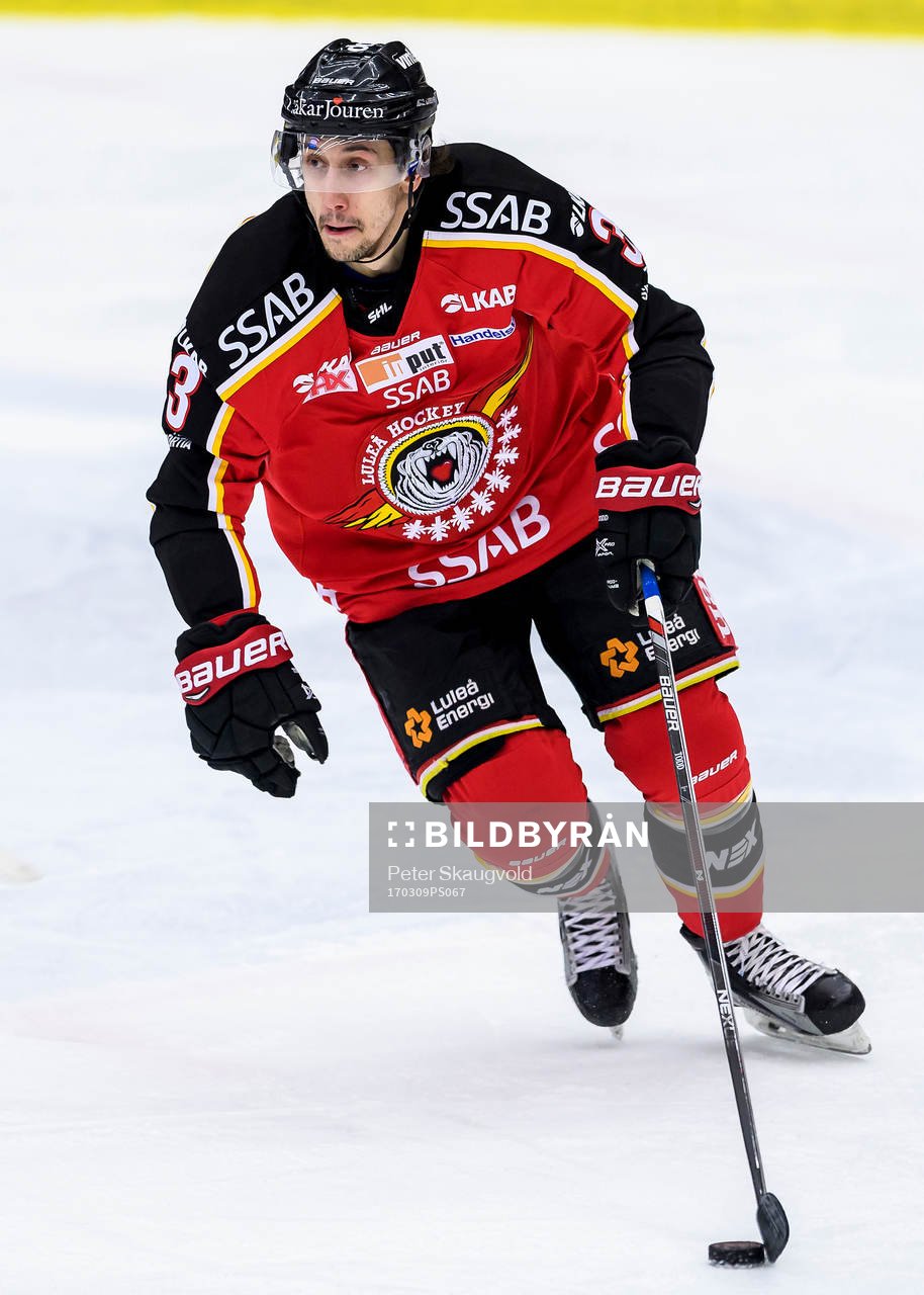 Luleås Daine Todd med pucken
