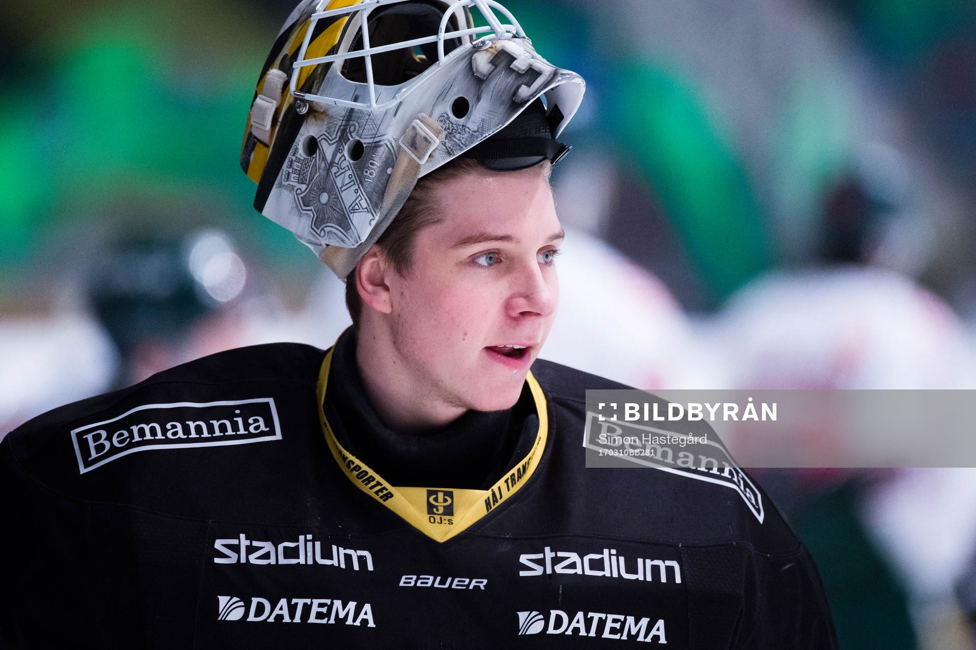 s målvakt Gasper Kroselj före en ishockeymatch i