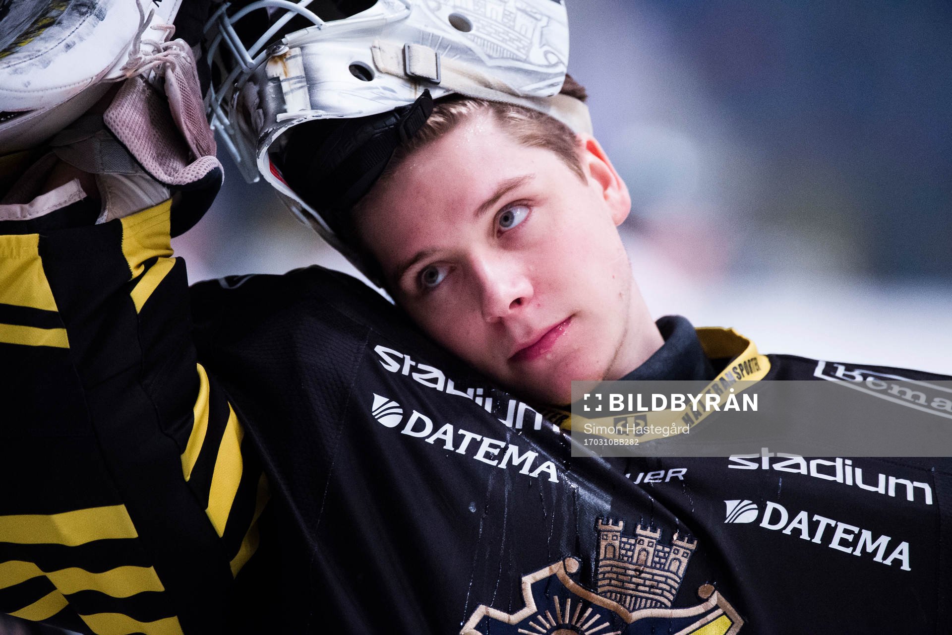 s målvakt Gasper Kroselj före en ishockeymatch i
