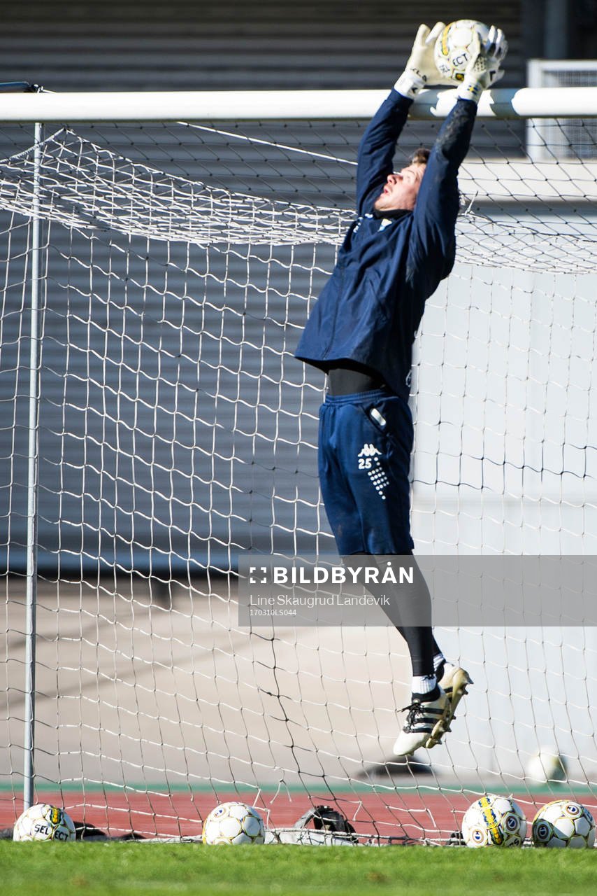Målvakt Erik Dahlin tränar med IFK Göteborg