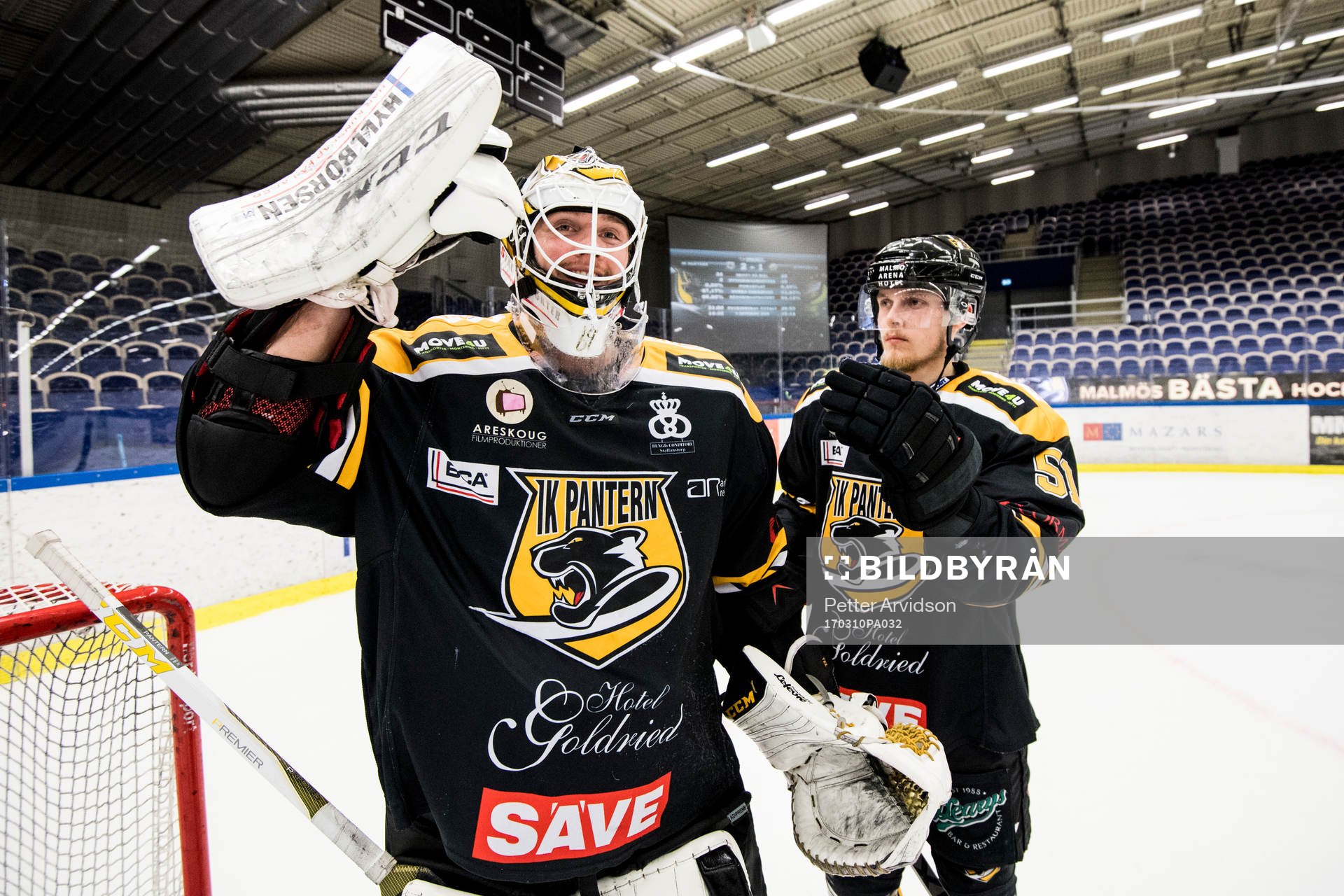 Panterns målvakt Tex Williamsson och Victor Björkung