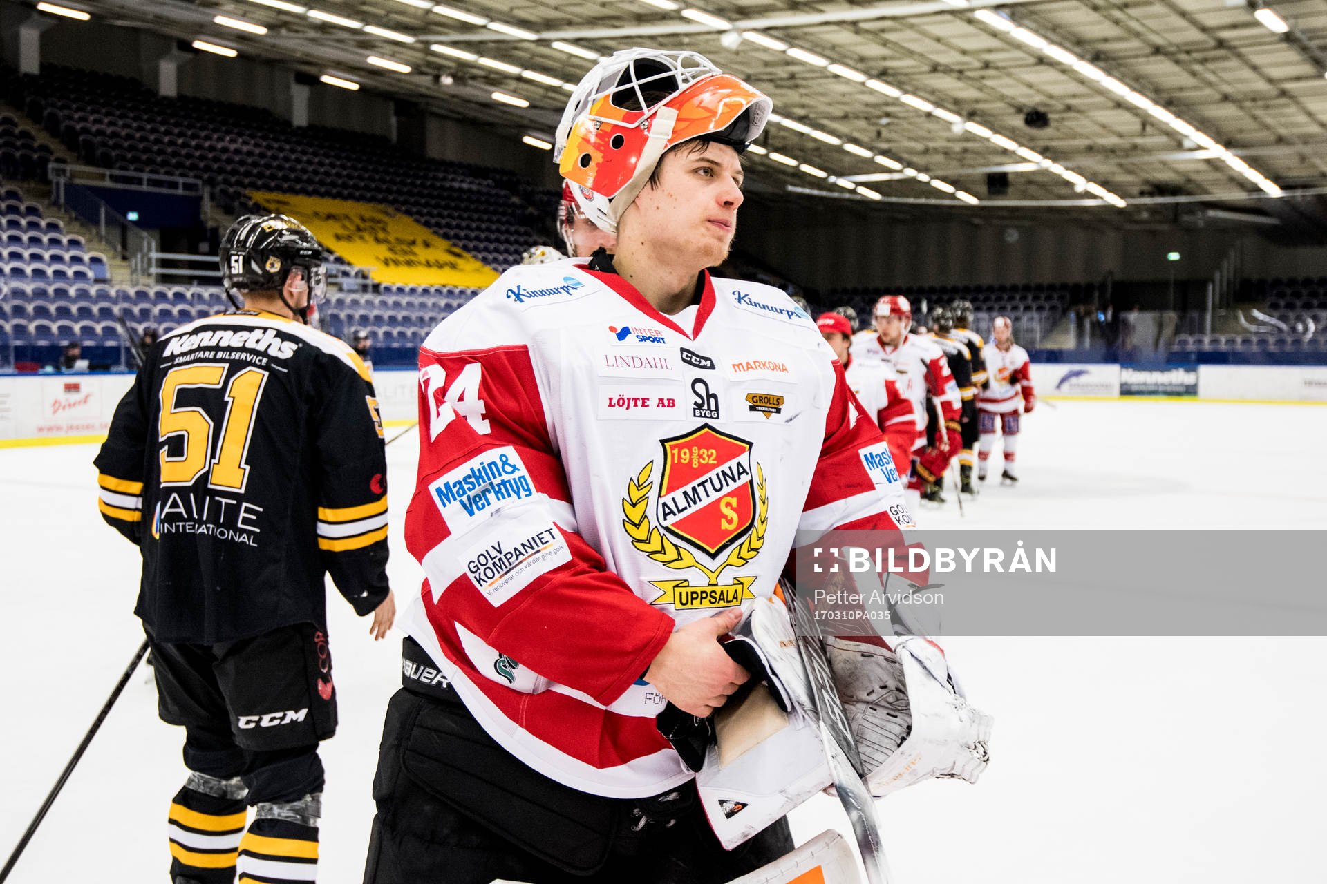 Almtunas målvakt Jonas Johansson deppar