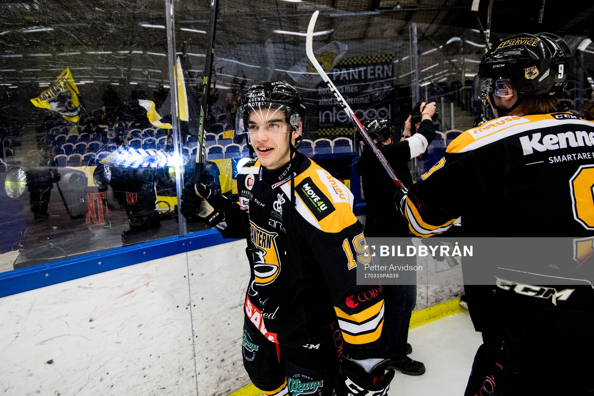 Panterns Lukas Haudum jublar