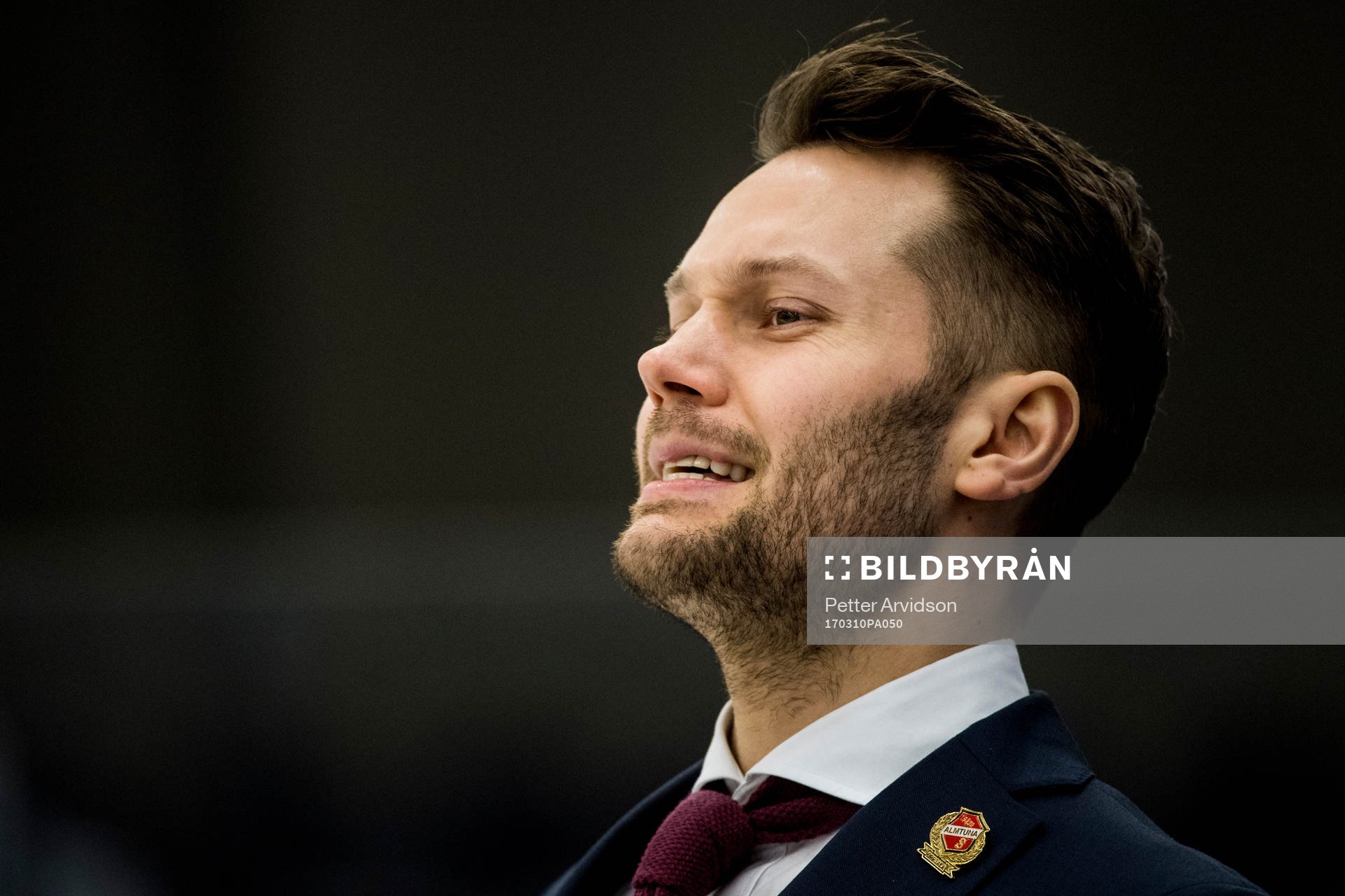 Almtunas assisterande tränare Martin Gudmundssen deppar