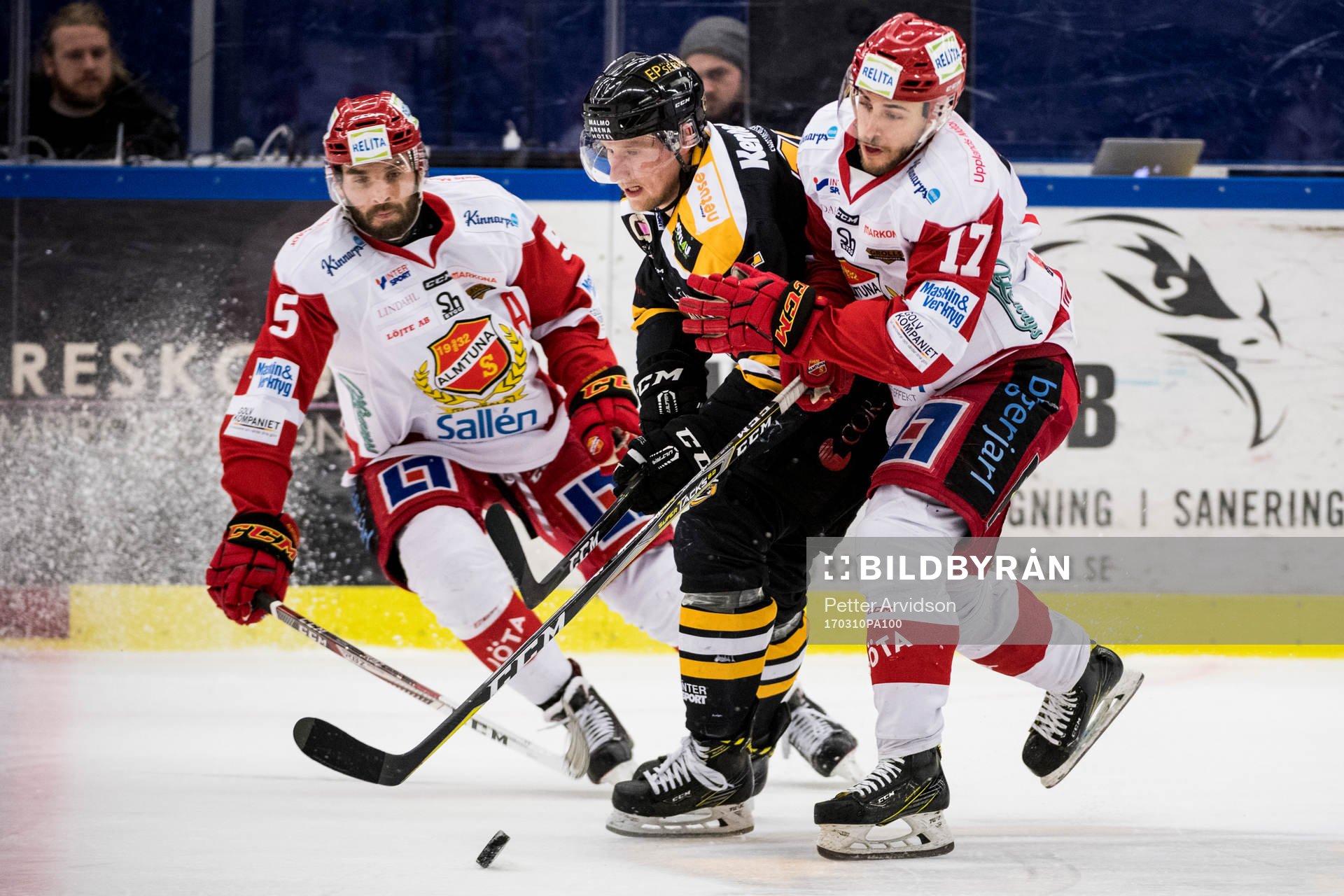Panterns Alex Wemmenborn i kampa med Almtunas Per Svensson