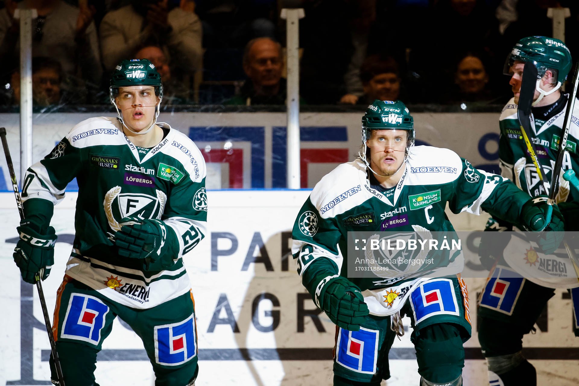 Färjestads Joel Eriksson Ek och Magnus Nygren jublar