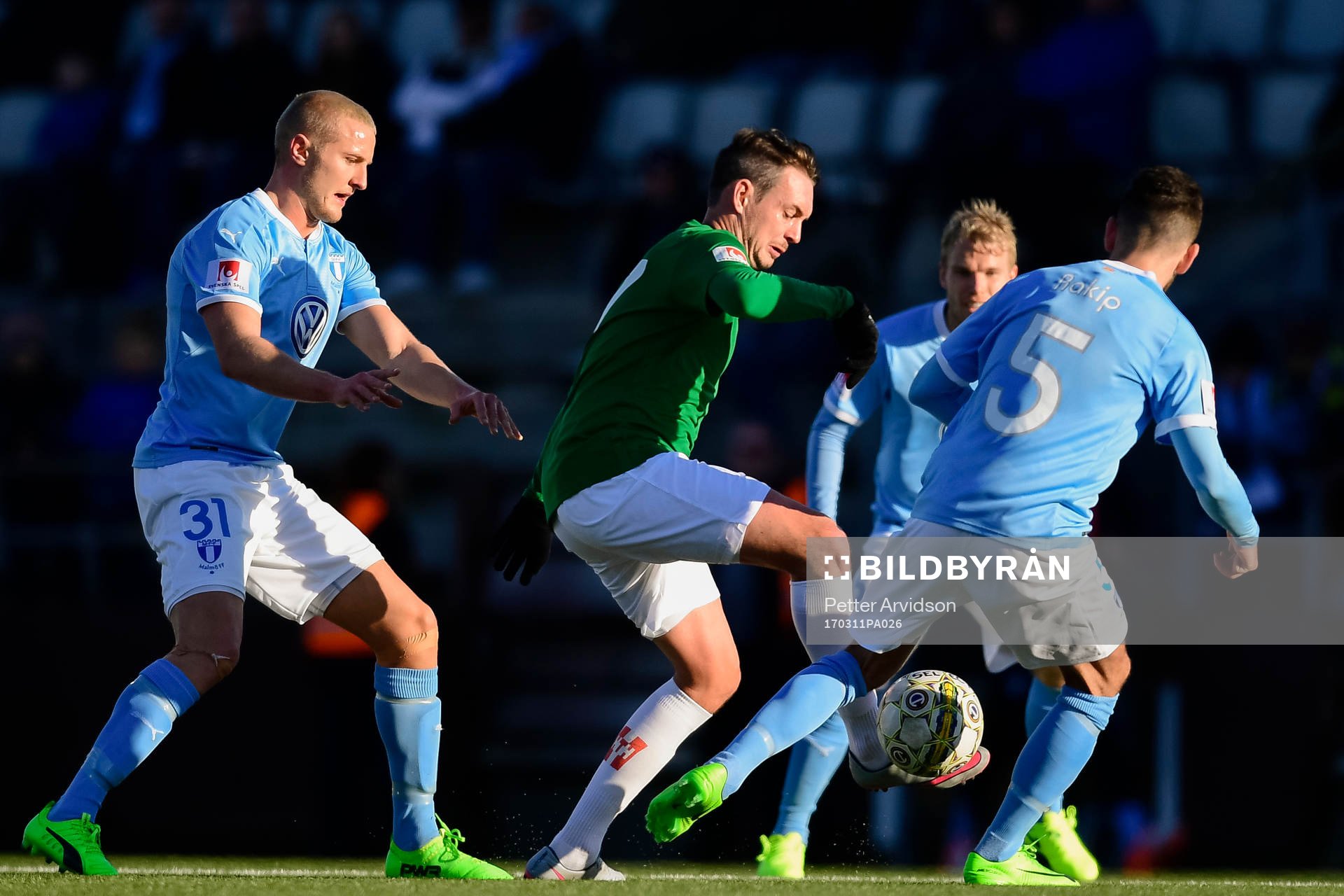 Malmö FFs Franz Brorsson och Jönköpings Daryl Smylie under en träningsmatch i fotboll mellan Malmö FF och Jönköping den 11 mars 2017 i Malmö.