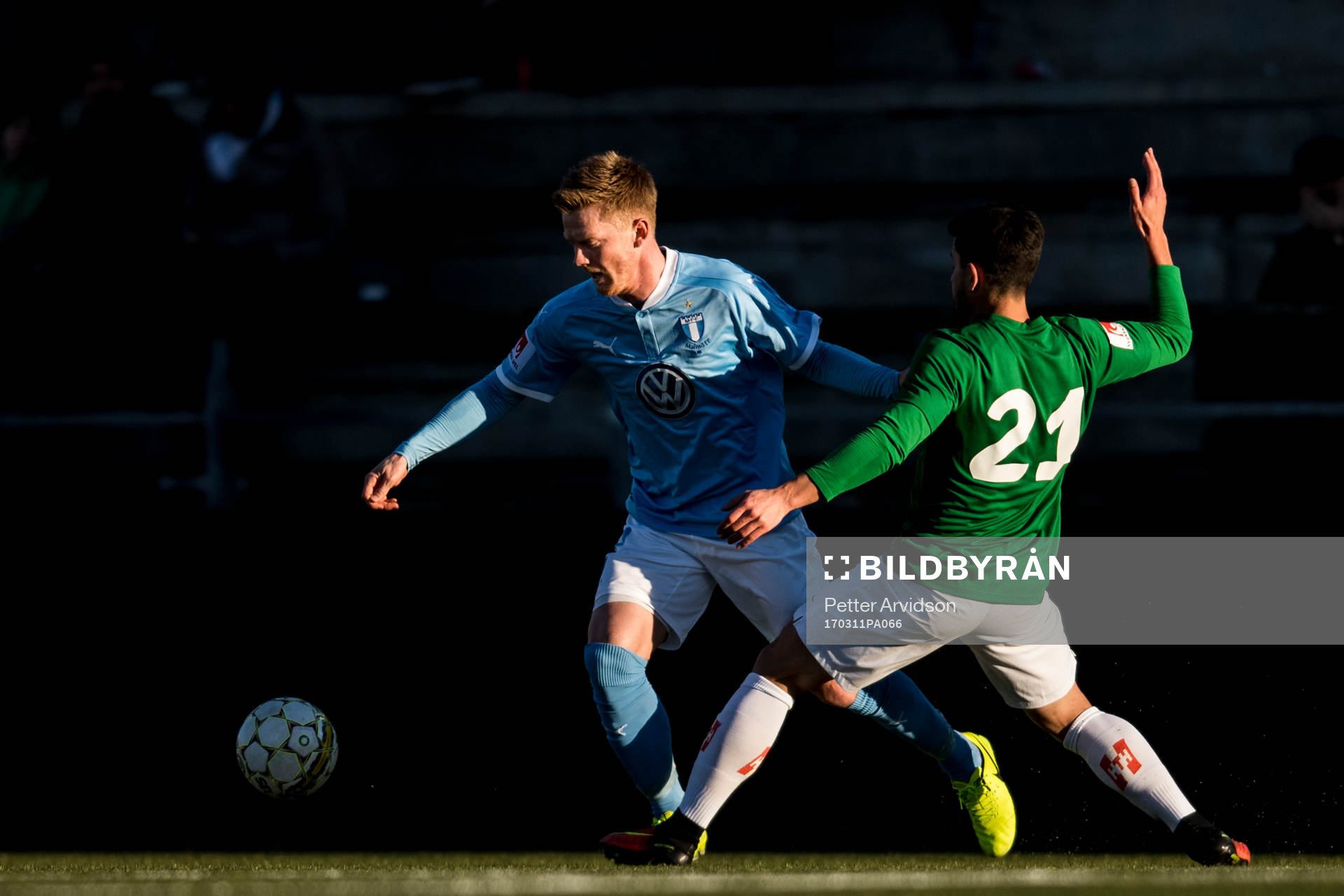 Malmö FFs Anders Christiansen i kamp med Jönköpings Sergio Calatayud Lebron under en träningsmatch i fotboll mellan Malmö FF och Jönköping den 11 mars 2017 i Malmö.