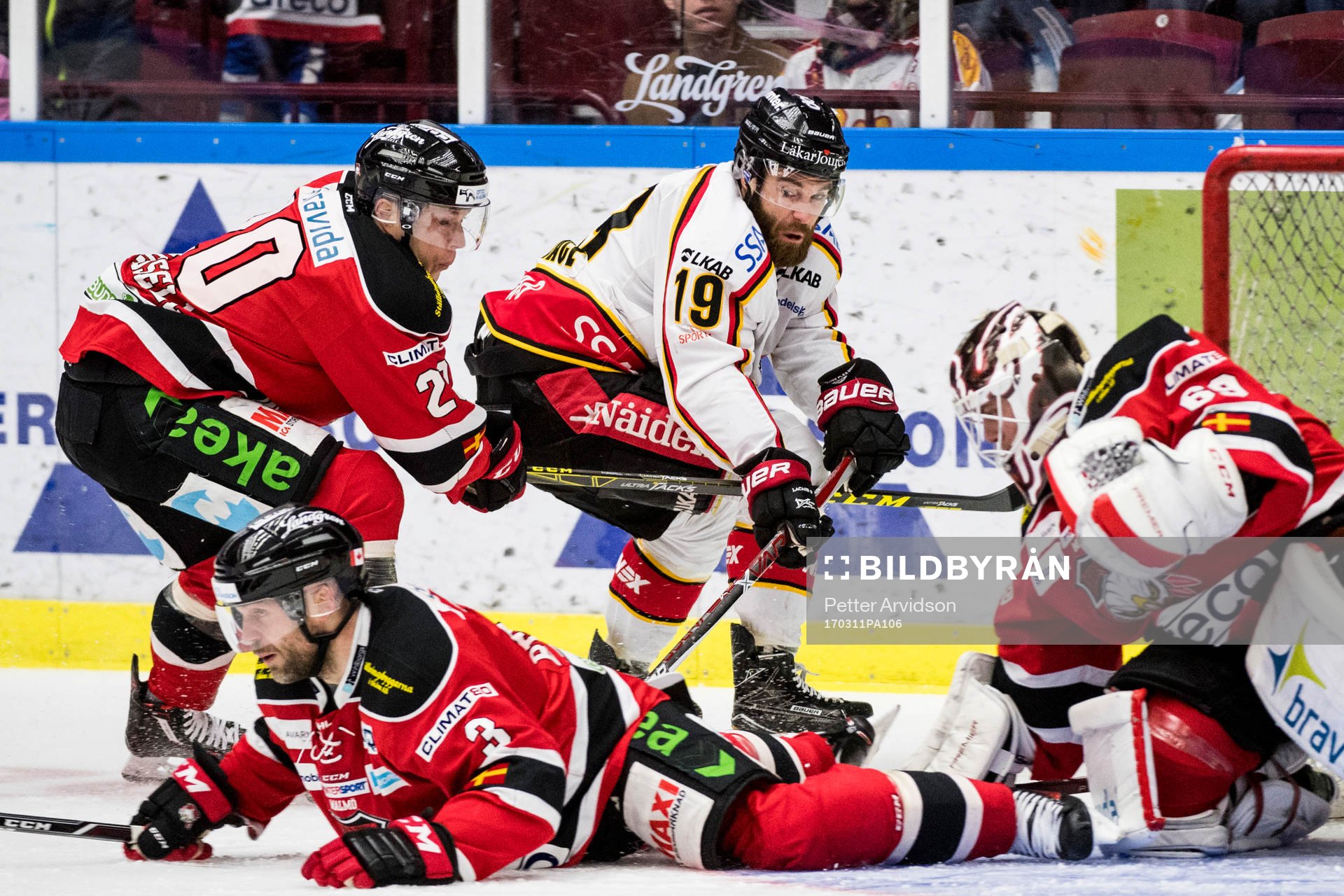 Luleås Jacob Lagacé oroar vid Malmö Redhawks målvakt