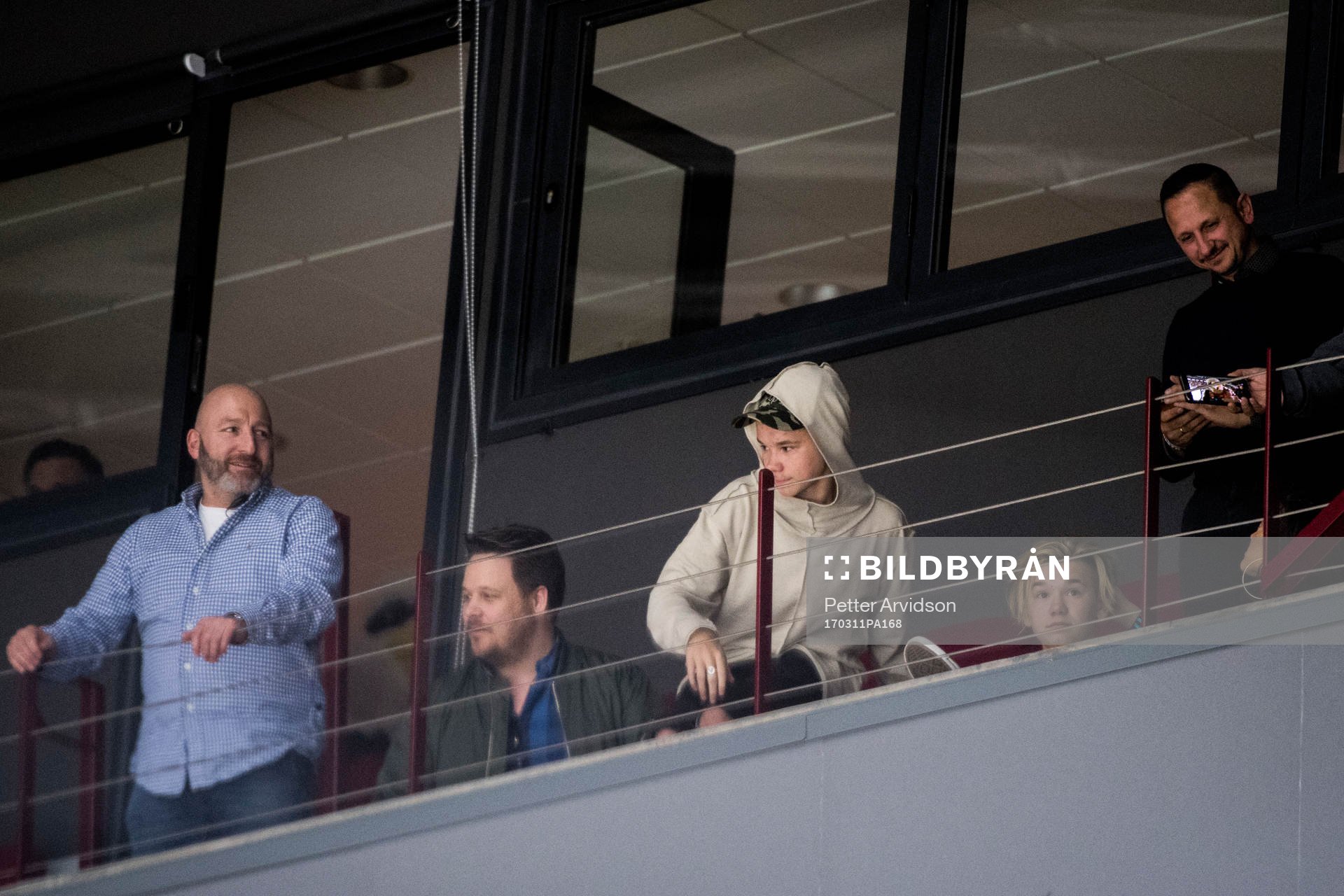 Norska artiststjärnorna Marcus & Martinus på läktaren