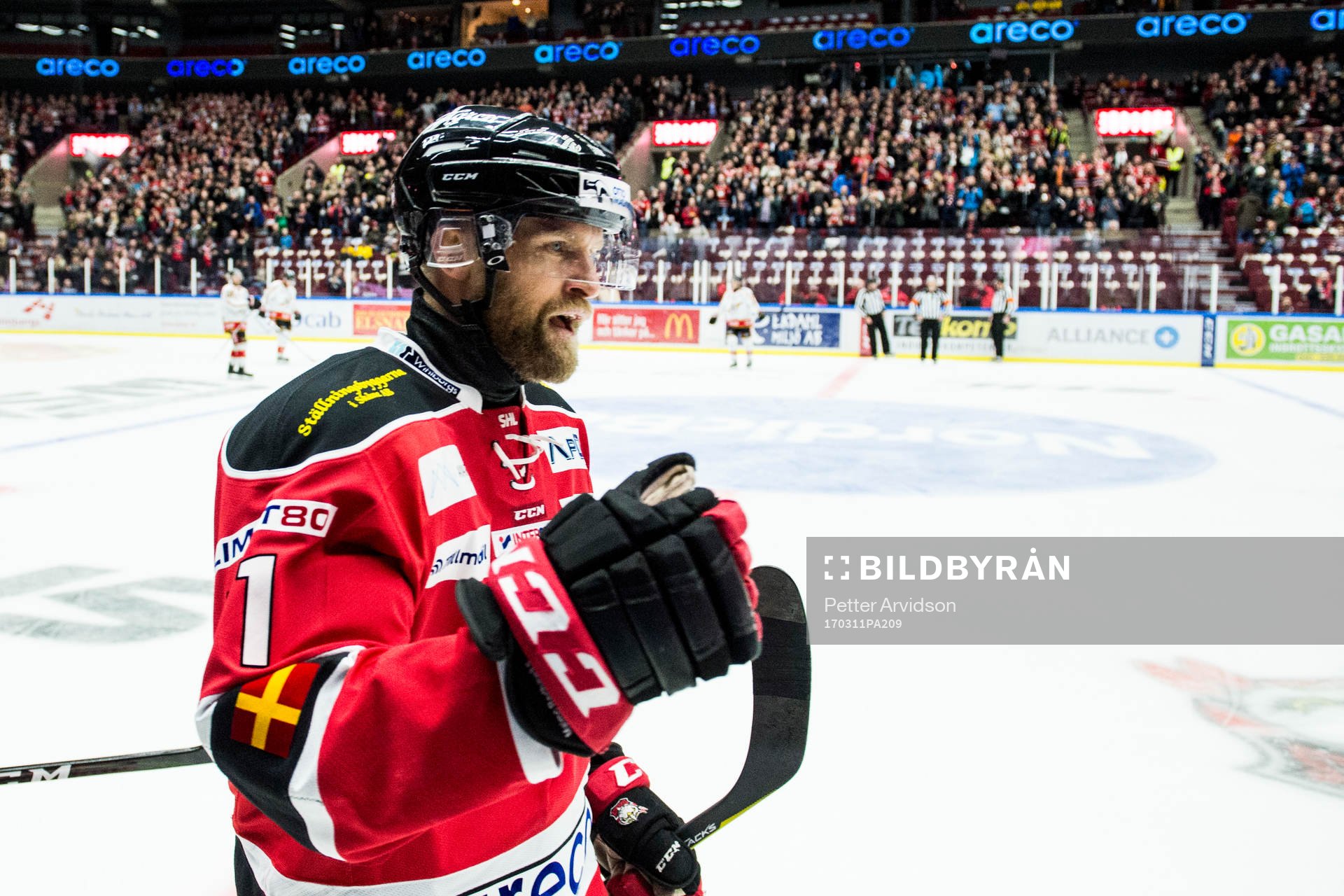 Malmö Redhawks Mathias Tjärnqvist jublar