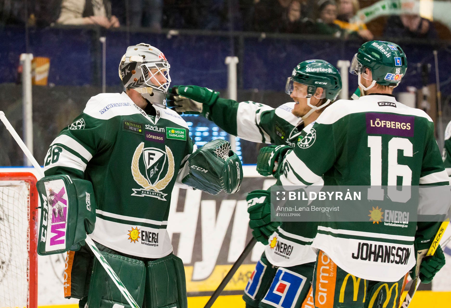Färjestads målvakt Stefan Steen jublar