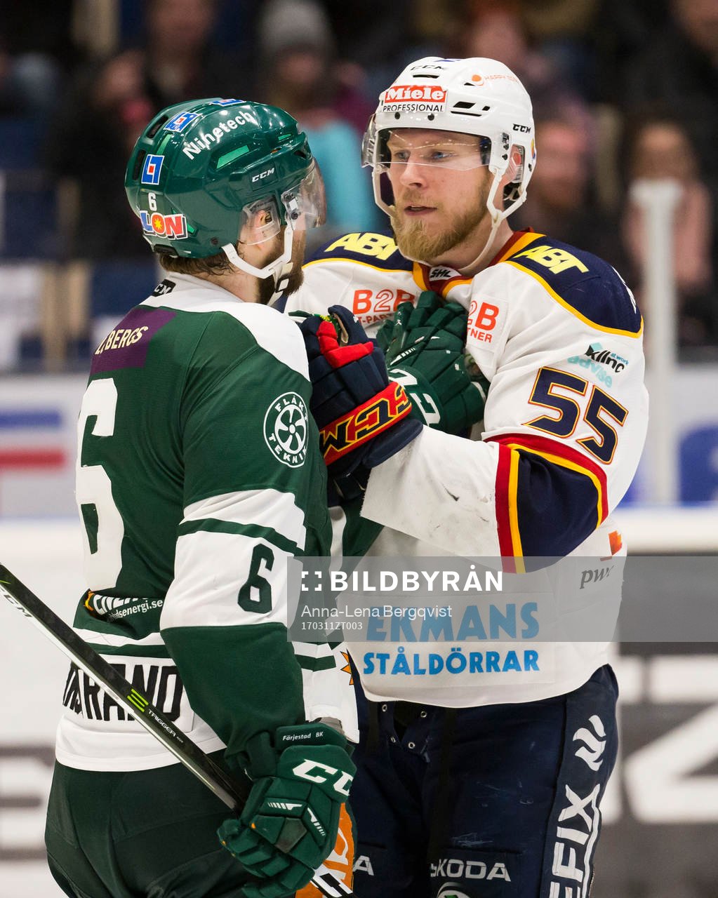 Färjestads Mikael Wikstrand bråkar med Djurgårdens