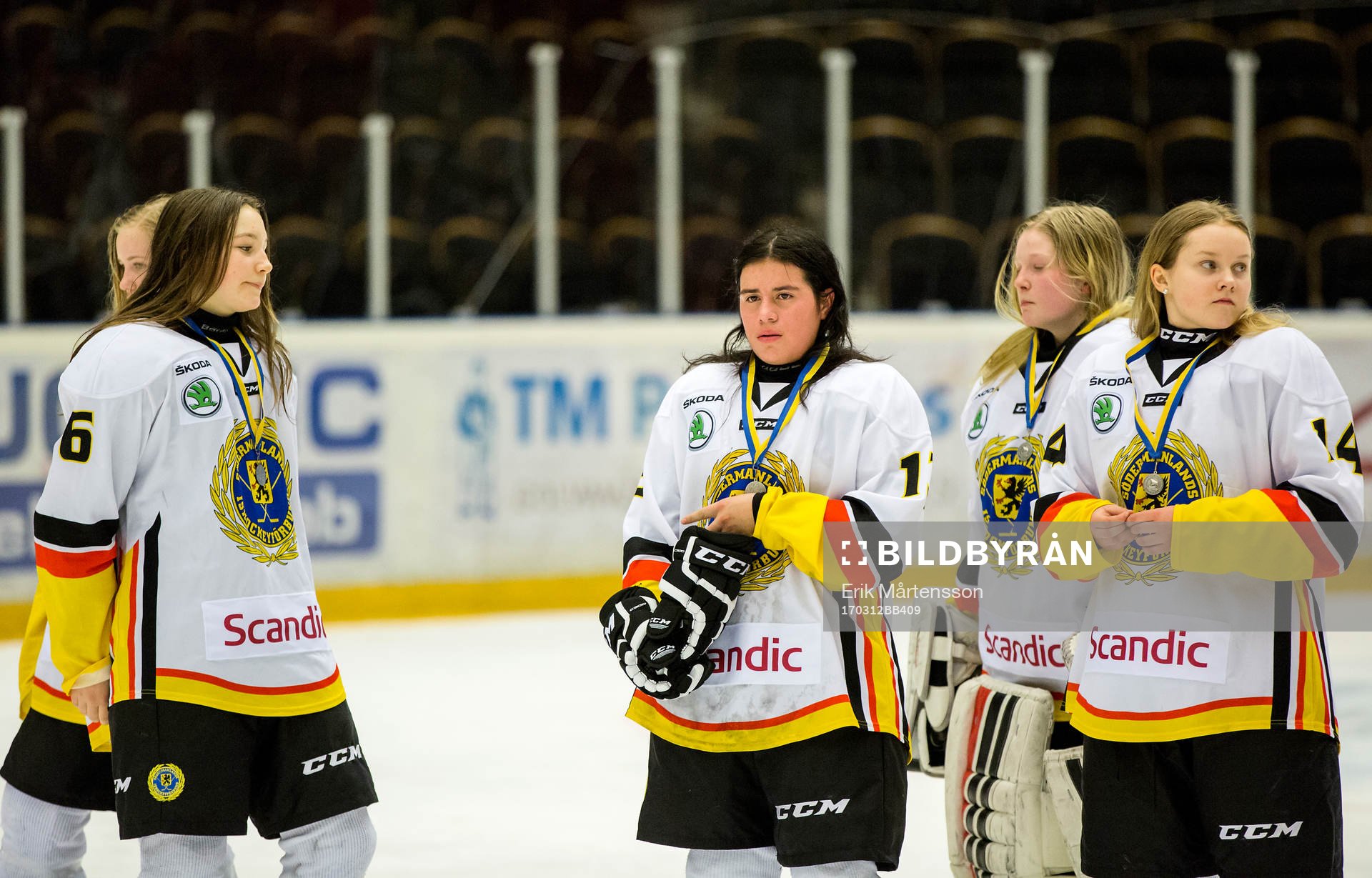 Södermanlands Matilda Eriksson (6), Alica Thorén (13),