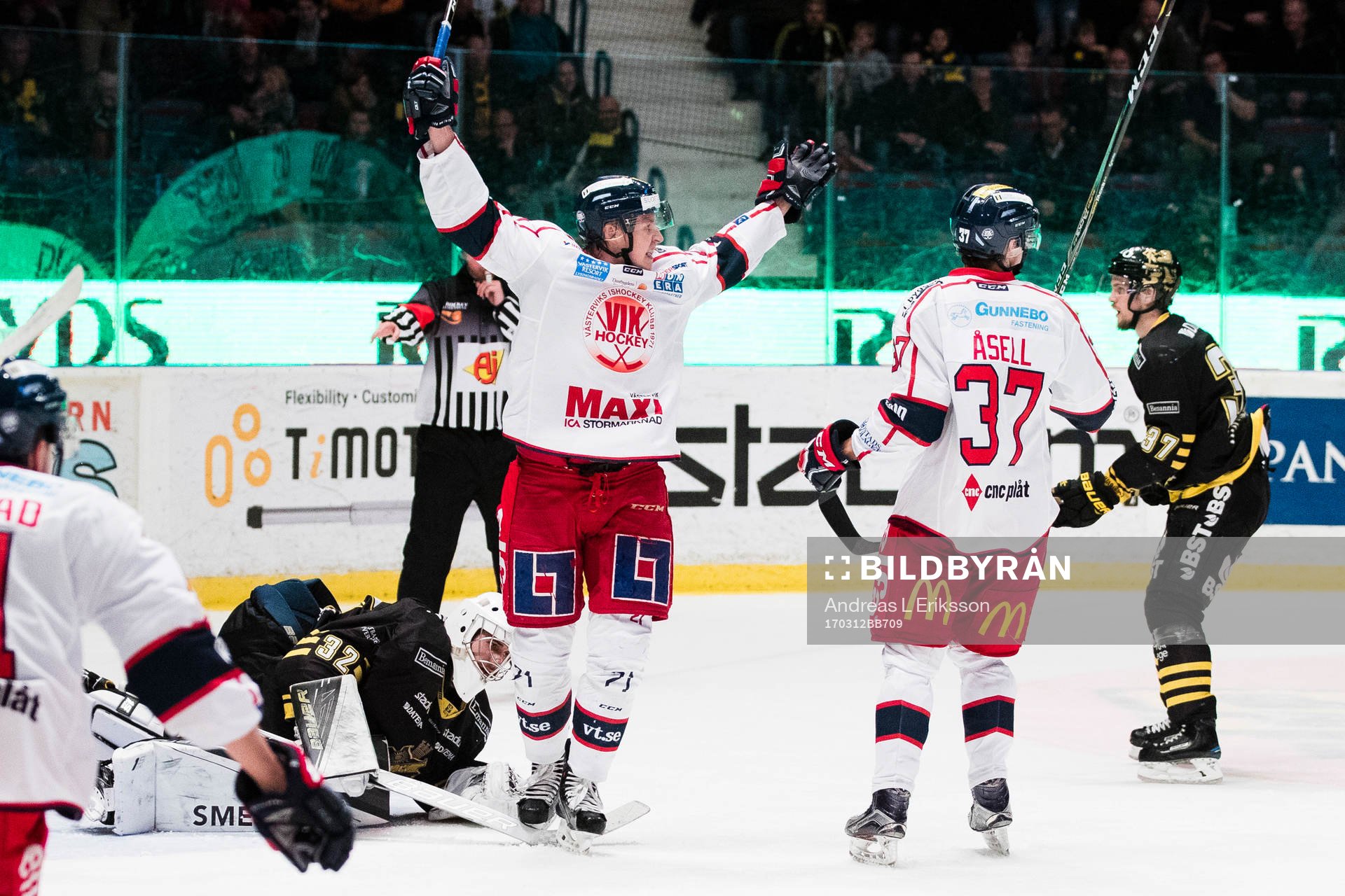 Västerviks Mats Josten Fröshaug jublar