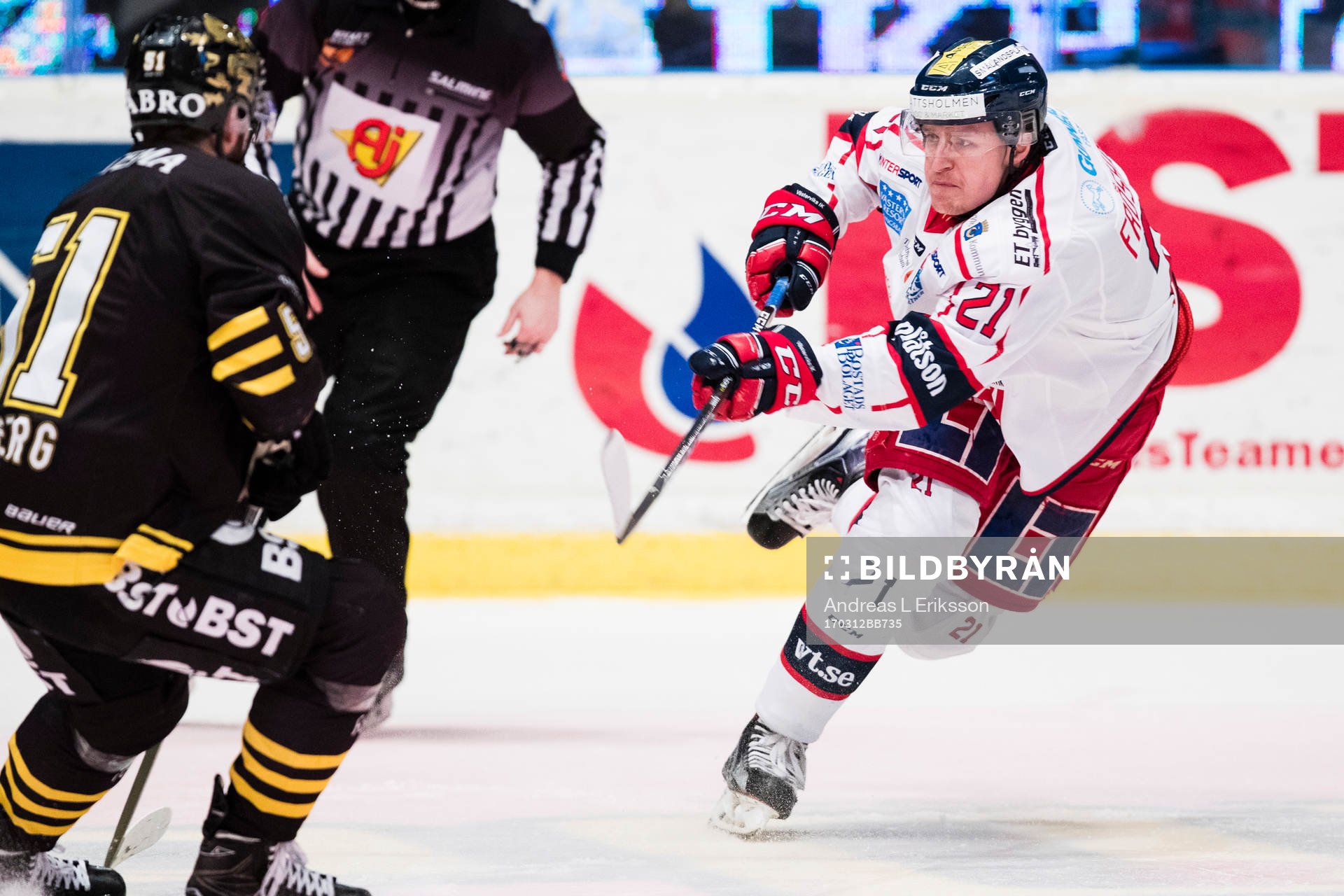 Västerviks Mats Josten Fröshaug med ett skott