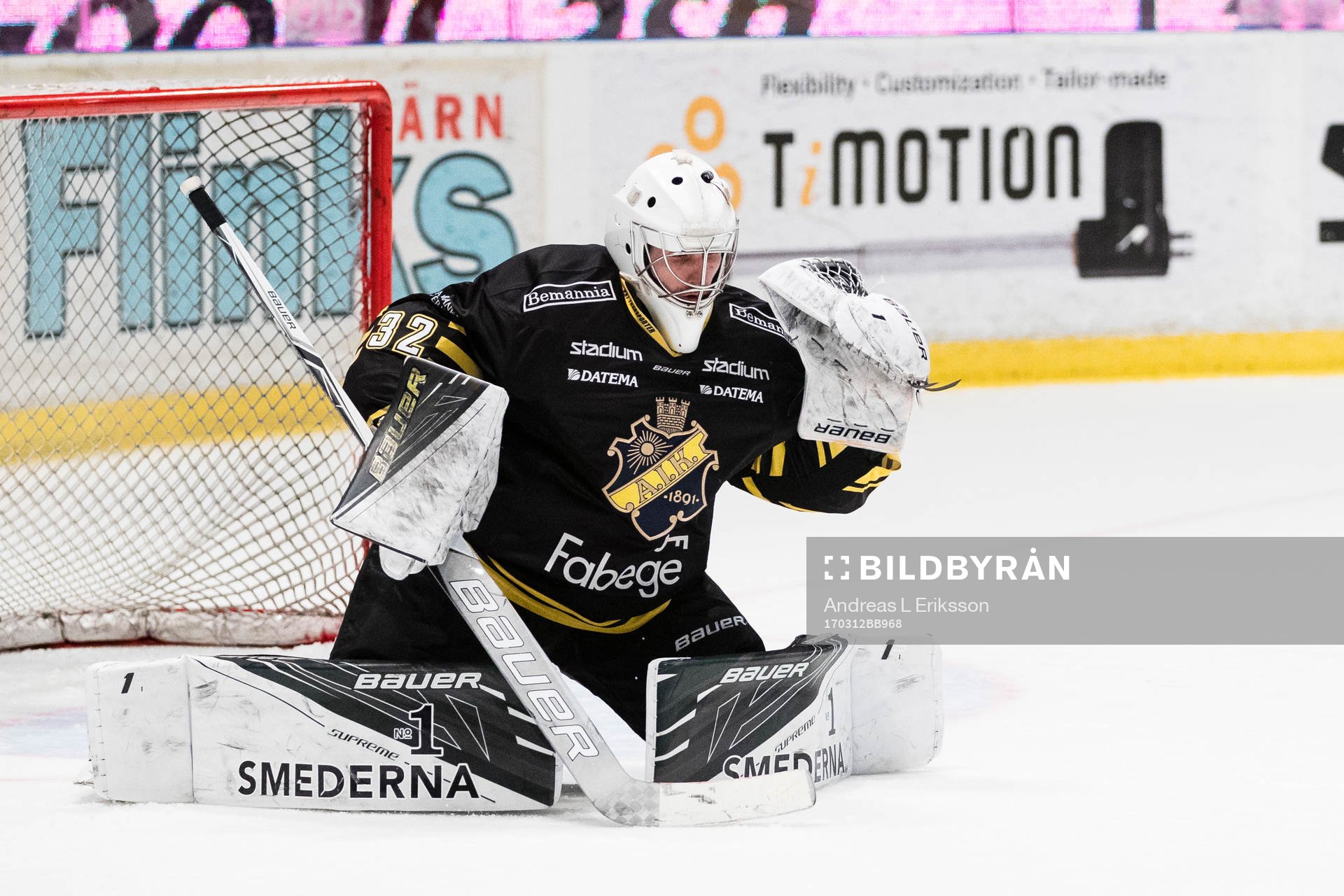 s målvakt Gasper Kroselj med en räddning