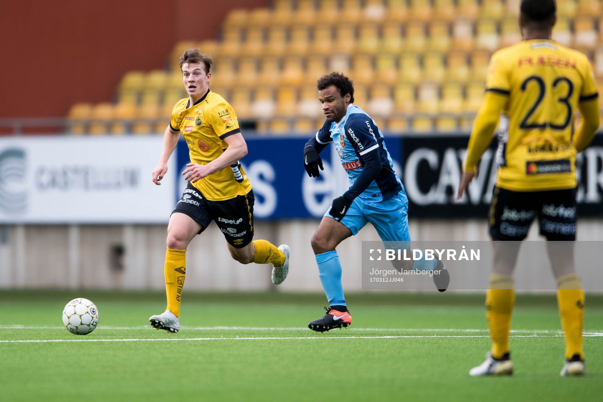 Elfsborgs Simon Olsson och Brommapojkarnas Serge-Junior