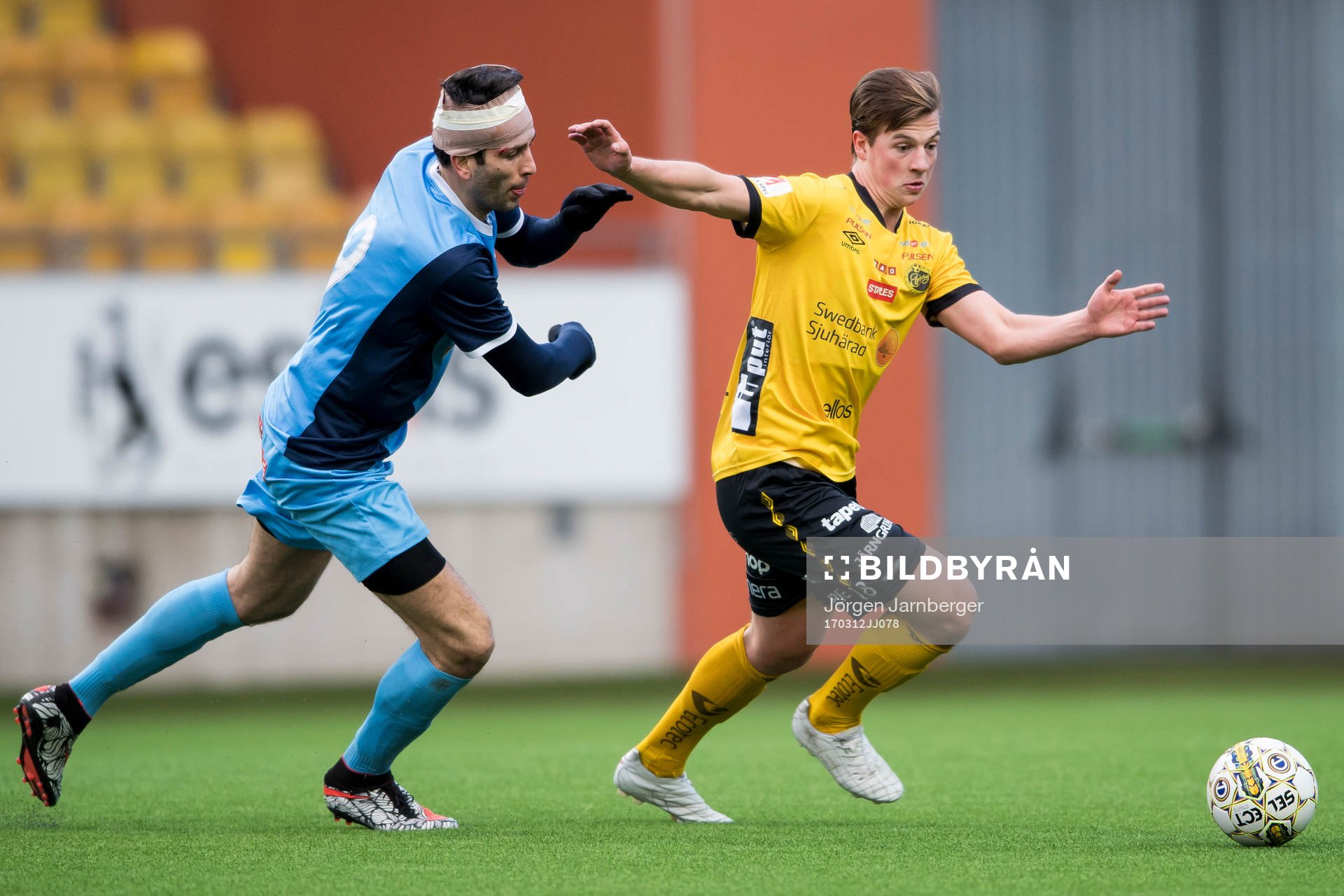 Elfsborgs Simon Olsson och Brommapojkarnas Luca Gerbino Polo