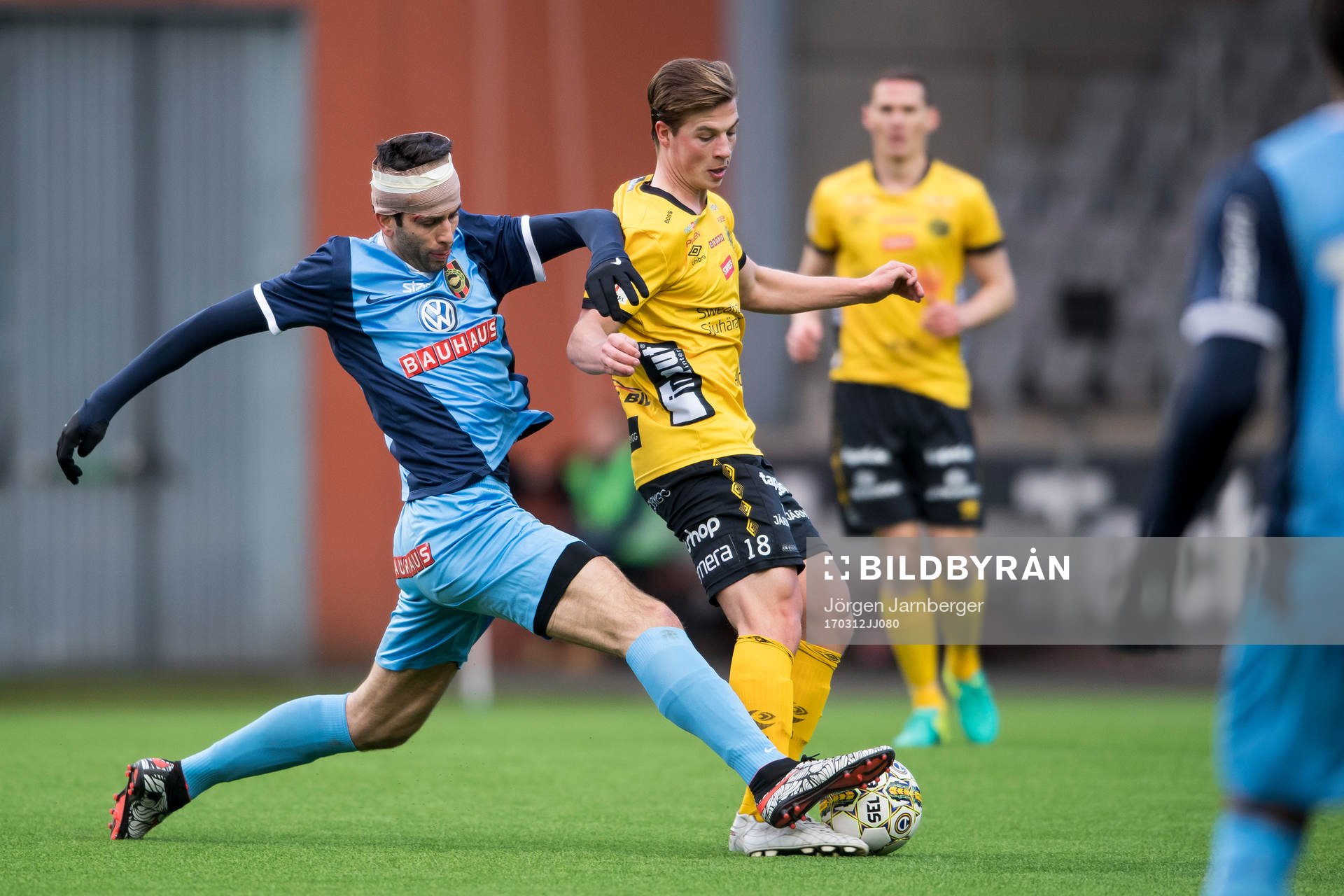 Elfsborgs Simon Olsson och Brommapojkarnas Luca Gerbino Polo