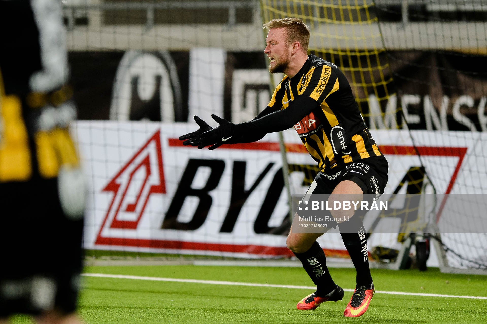 Häckens Alexander Faltsetas reagerar