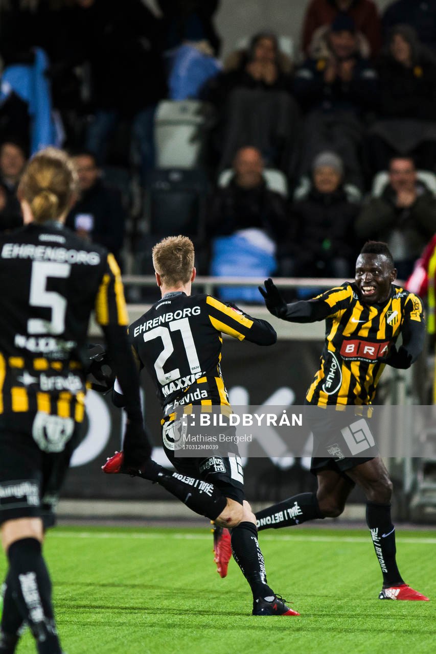 Häckens Rasmus Lindgren gjorde 1-0 och jublar med Alhassan