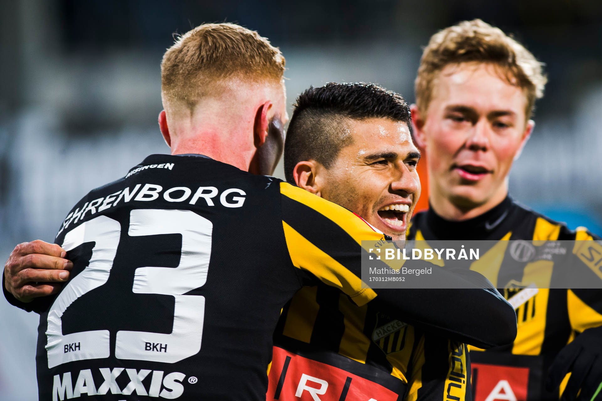 Häckens Paulinho jublar med David Engström och Joel Andersson efter att ha gjort 3-0-målet på straff under kvartsfinalen i Svenska Cupen mellan Häcken och AIK den 12 mars 2017 i Göteborg.