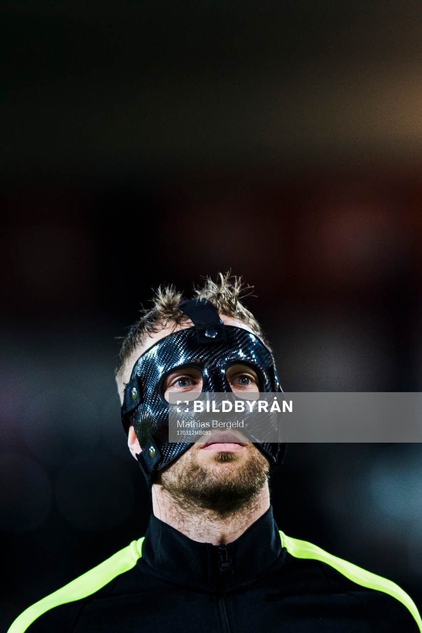 Häckens Rasmus Lindgren i sin ansiktsmask