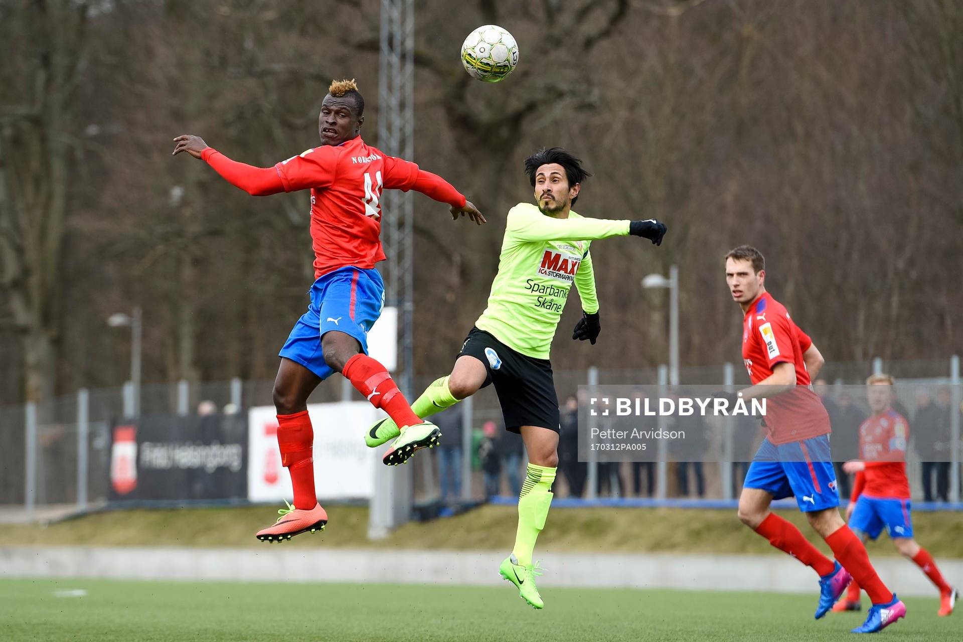 Helsingborgs Edwin Gyimah och Kristianstads Antonio Rojas