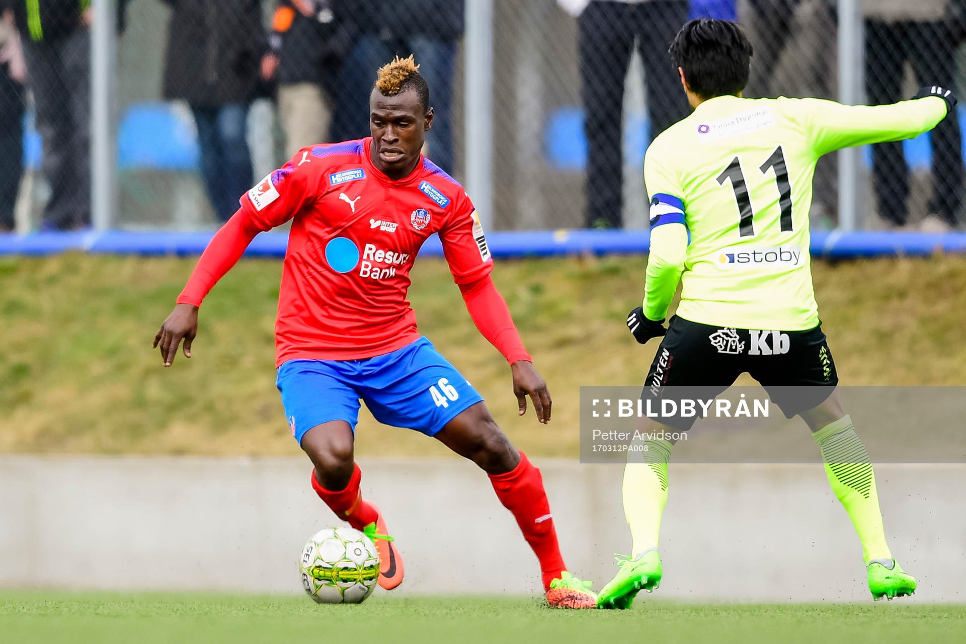 Helsingborgs Edwin Gyimah och Kristianstads Antonio Rojas