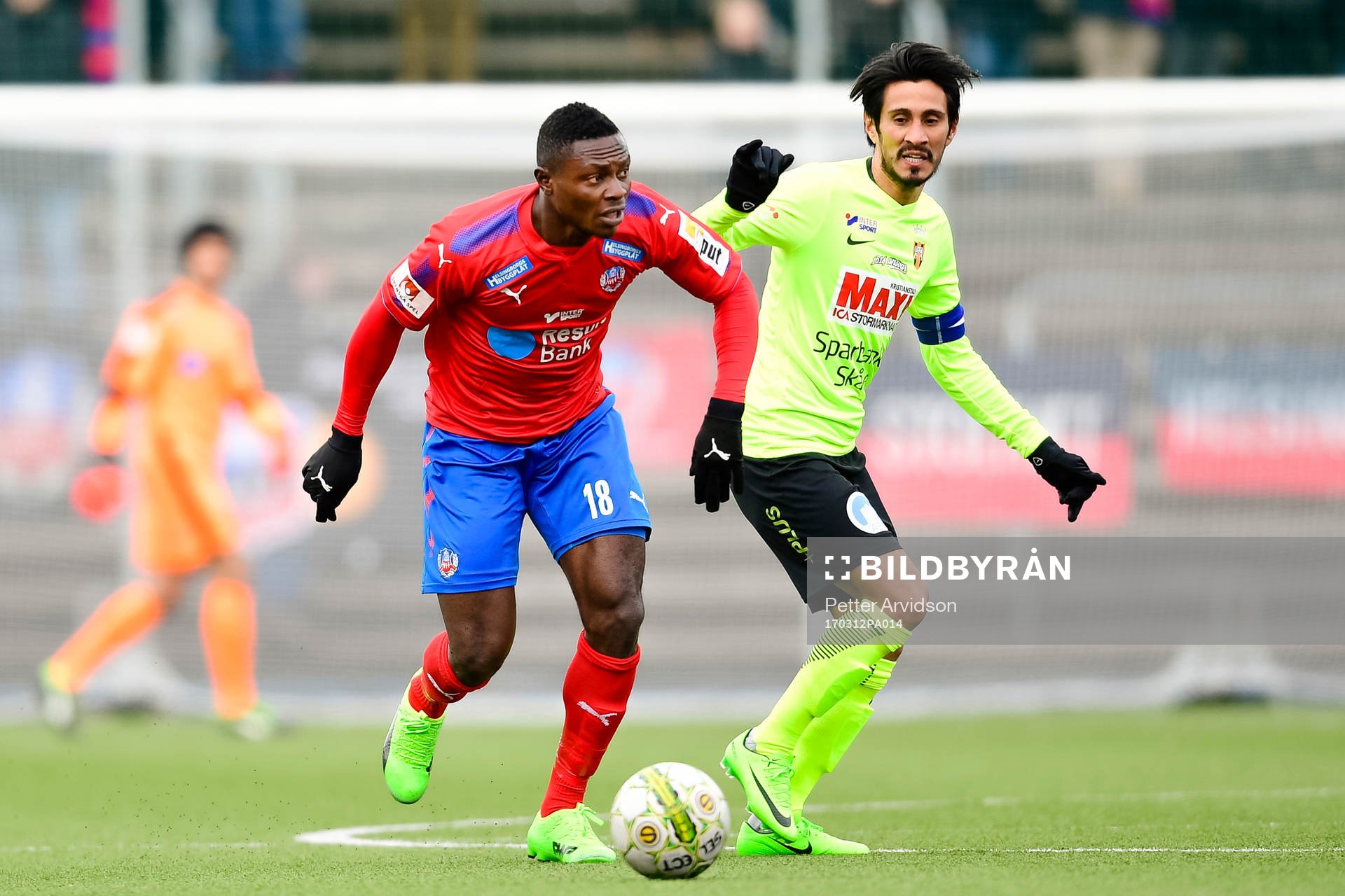 Kristianstads Antonio Rojas och Helsingborgs Oke Akpoveta
