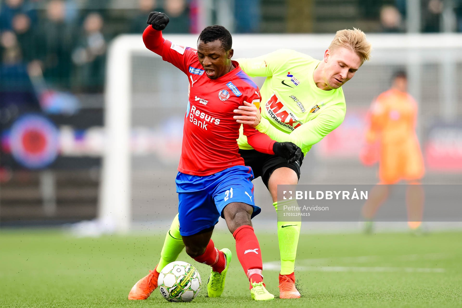 Helsingborgs Monday Samuel och Kristianstads Oliver Ekroth under en träningsmatch i fotboll mellan Helsingborg och Kristianstad den 12 mars 2017 i Helsingborg.