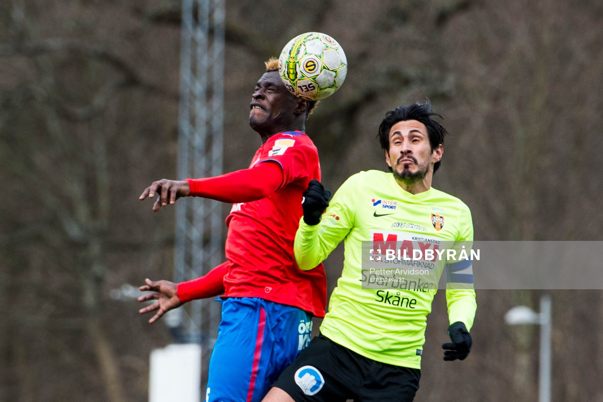 Helsingborgs Edwin Gyimah och Kristianstads Antonio Rojas