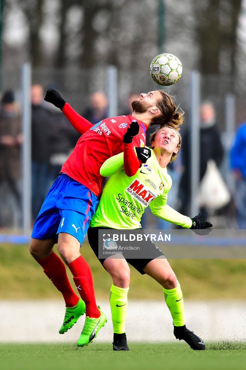 Helsingborgs Jonatan Olsson och Kristianstads Andre Kamp