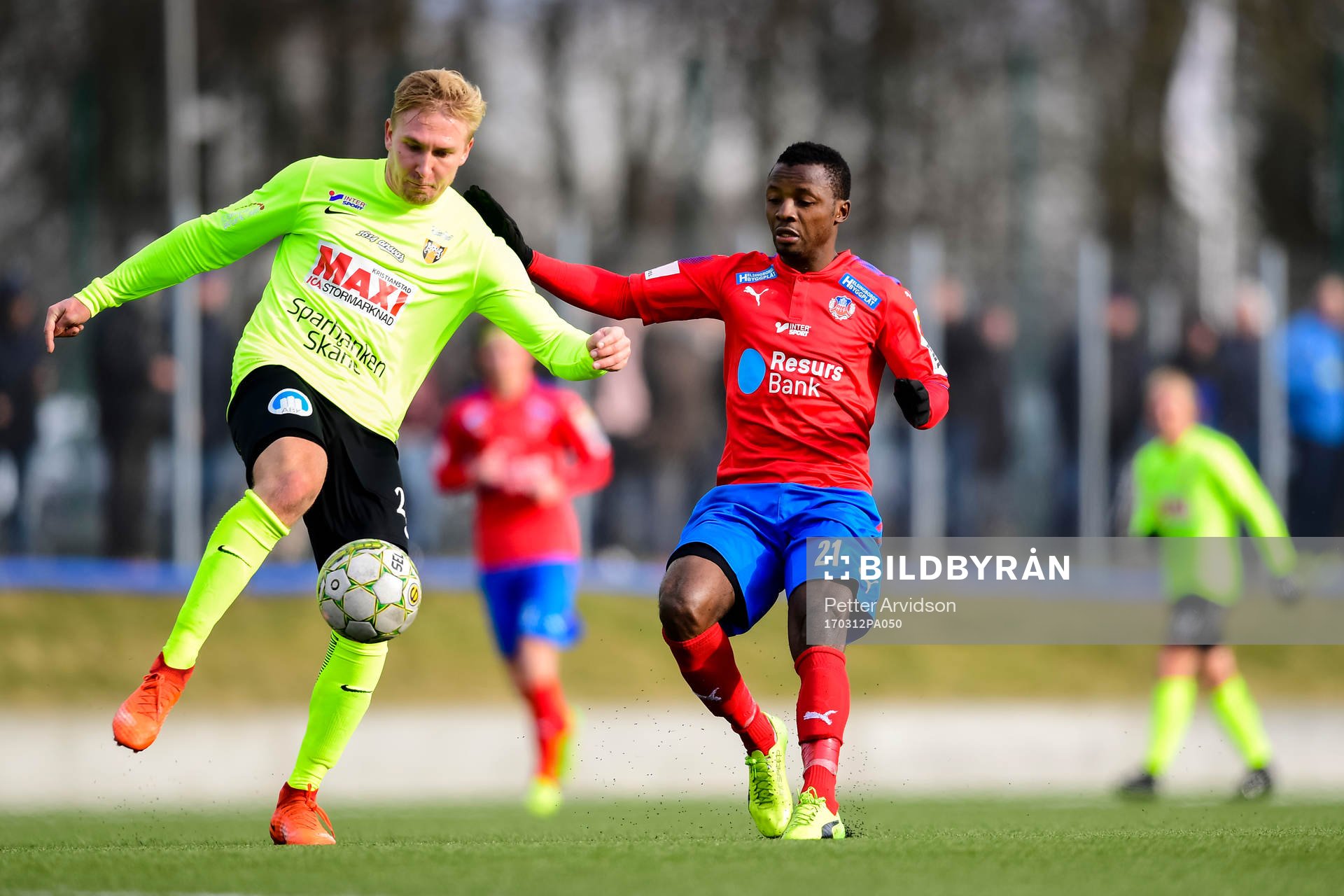 Kristianstads Oliver Ekroth och Helsingborgs Monday Samuel under en träningsmatch i fotboll mellan Helsingborg och Kristianstad den 12 mars 2017 i Helsingborg.
